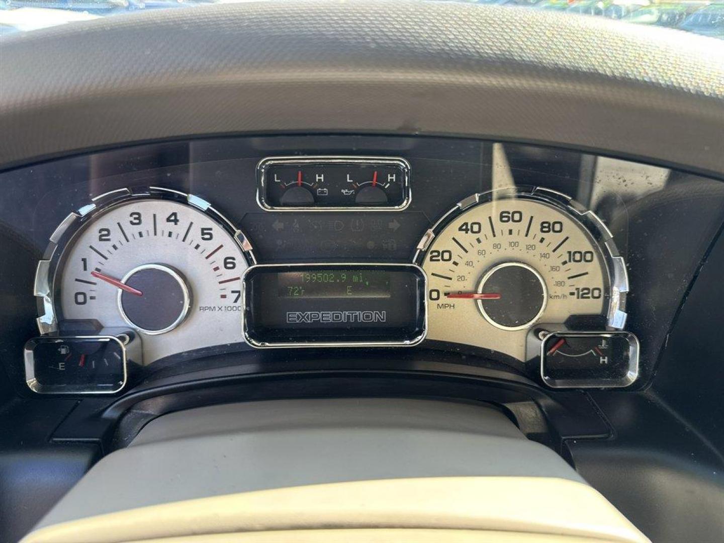 2007 White /Grey Ford Expedition (1FMFU16557L) with an 5.4l V8 EFI Sohc 3v 5.4l engine, Automatic transmission, located at 745 East Steele Rd., West Columbia, SC, 29170, (803) 755-9148, 33.927212, -81.148483 - Special Internet Price! 2007 Ford Expedition XLT - Photo#9