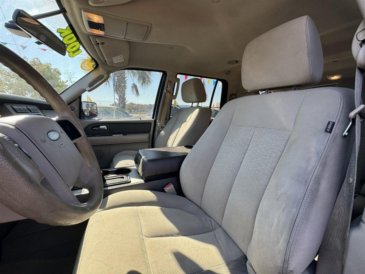 2007 White /Grey Ford Expedition (1FMFU16557L) with an 5.4l V8 EFI Sohc 3v 5.4l engine, Automatic transmission, located at 745 East Steele Rd., West Columbia, SC, 29170, (803) 755-9148, 33.927212, -81.148483 - Special Internet Price! 2007 Ford Expedition XLT - Photo#16