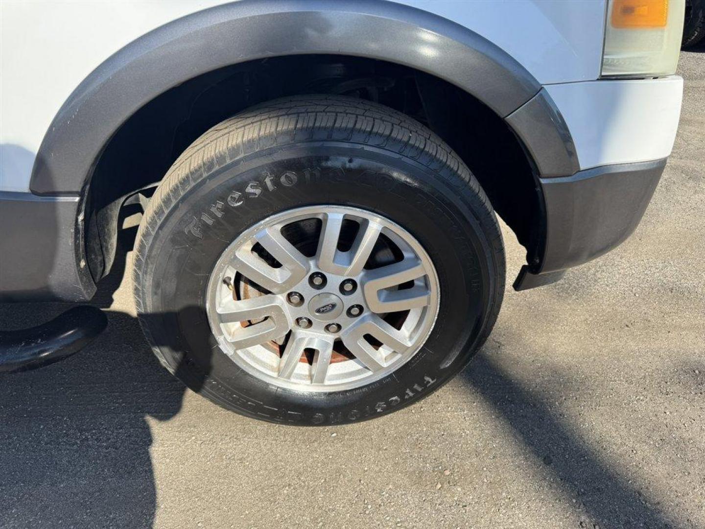 2007 White /Grey Ford Expedition (1FMFU16557L) with an 5.4l V8 EFI Sohc 3v 5.4l engine, Automatic transmission, located at 745 East Steele Rd., West Columbia, SC, 29170, (803) 755-9148, 33.927212, -81.148483 - Special Internet Price! 2007 Ford Expedition XLT - Photo#26