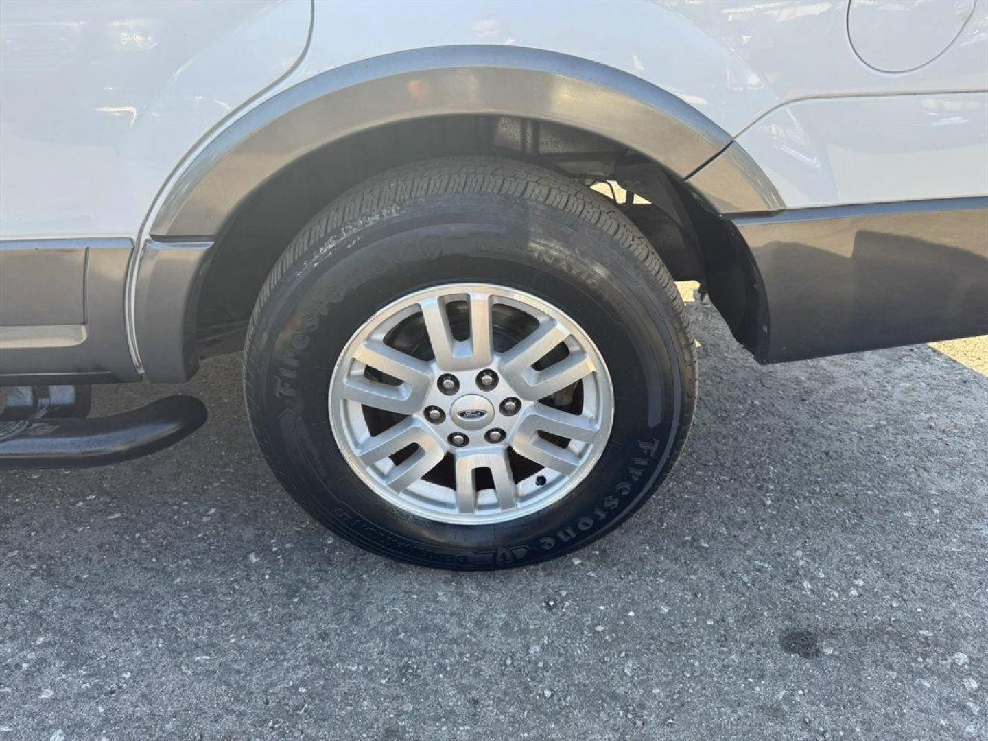 2007 White /Grey Ford Expedition (1FMFU16557L) with an 5.4l V8 EFI Sohc 3v 5.4l engine, Automatic transmission, located at 745 East Steele Rd., West Columbia, SC, 29170, (803) 755-9148, 33.927212, -81.148483 - Special Internet Price! 2007 Ford Expedition XLT - Photo#28