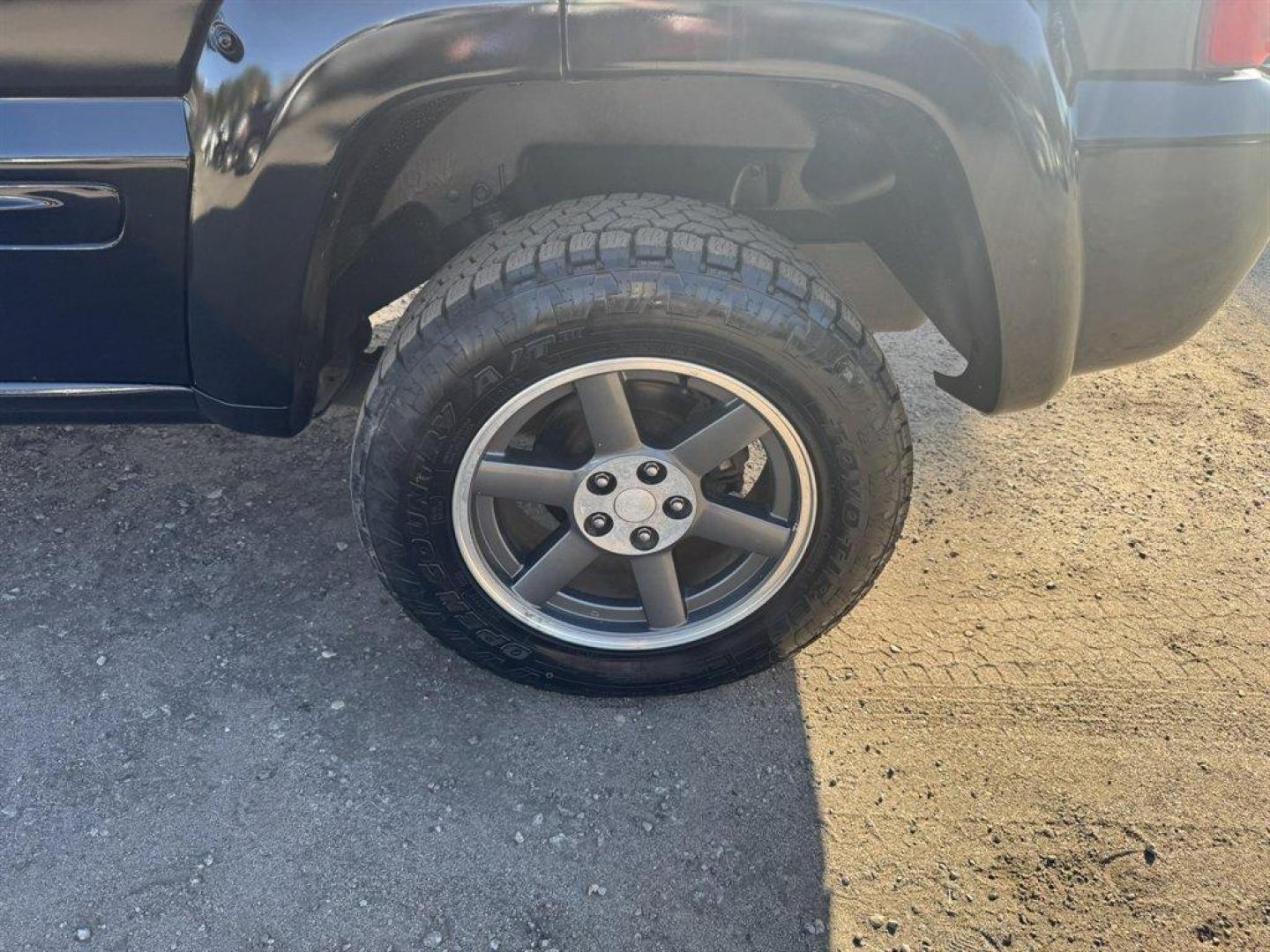 2003 Black /Black Jeep Liberty (1J4GL48K83W) with an 3.7l V6 MPI 3.7l engine, Automatic transmission, located at 745 East Steele Rd., West Columbia, SC, 29170, (803) 755-9148, 33.927212, -81.148483 - Special Internet Price! 2003 Jeep Liberty - Photo#27