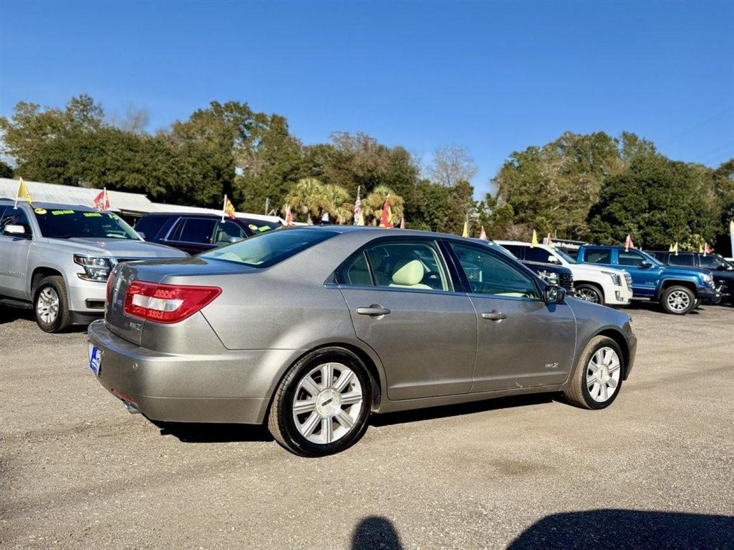 2008 Gold /Tan Lincoln MKZ (3LNHM26T38R) with an 3.5l V6 SFI Dohc 24v 3.5l engine, Automatic transmission, located at 745 East Steele Rd., West Columbia, SC, 29170, (803) 755-9148, 33.927212, -81.148483 - Photo#3