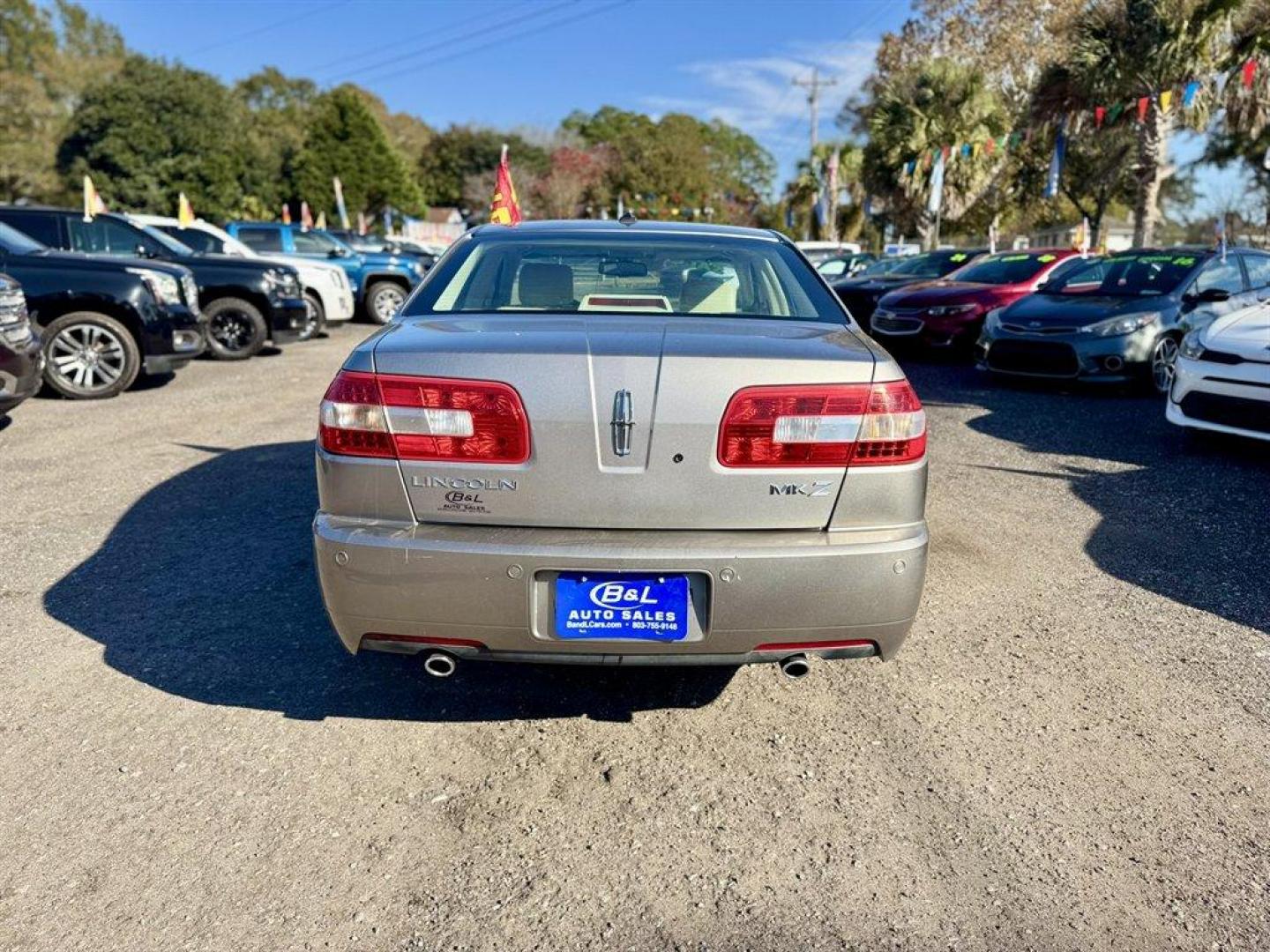 2008 Gold /Tan Lincoln MKZ (3LNHM26T38R) with an 3.5l V6 SFI Dohc 24v 3.5l engine, Automatic transmission, located at 745 East Steele Rd., West Columbia, SC, 29170, (803) 755-9148, 33.927212, -81.148483 - Photo#4