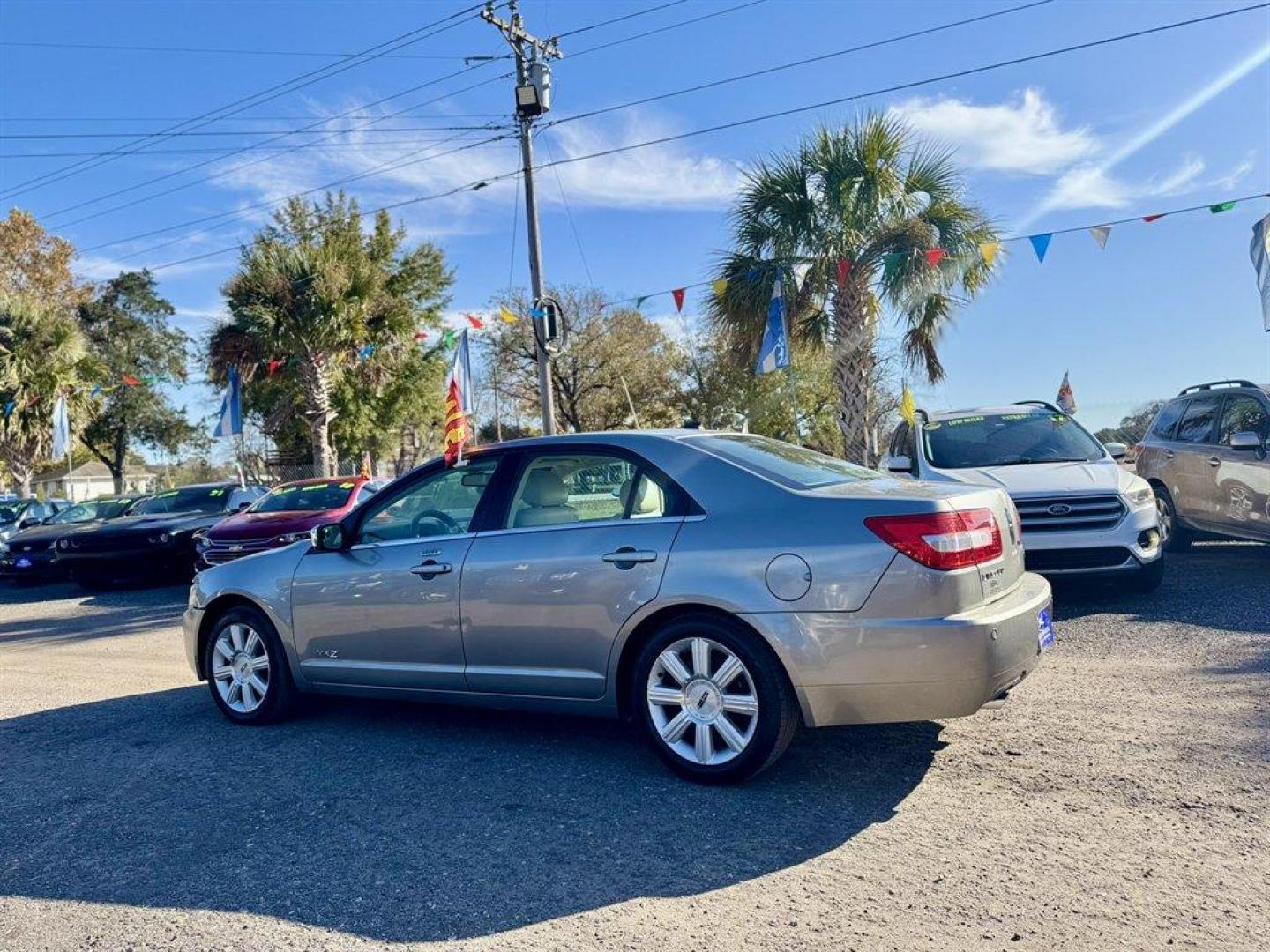 2008 Gold /Tan Lincoln MKZ (3LNHM26T38R) with an 3.5l V6 SFI Dohc 24v 3.5l engine, Automatic transmission, located at 745 East Steele Rd., West Columbia, SC, 29170, (803) 755-9148, 33.927212, -81.148483 - Photo#5