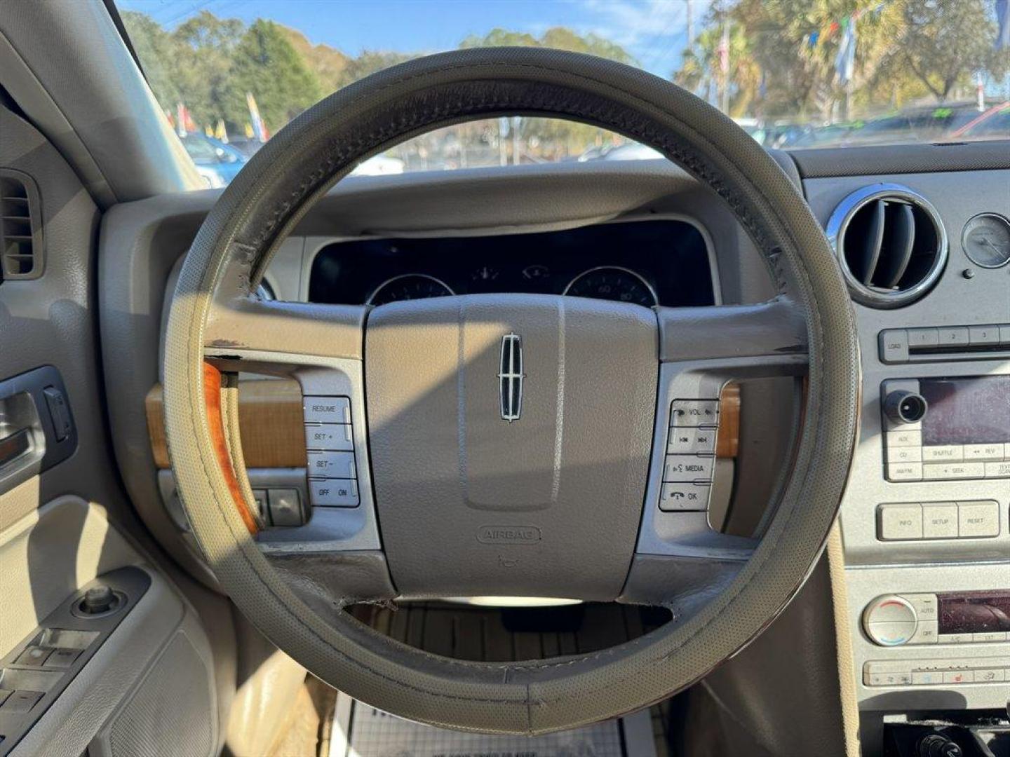 2008 Gold /Tan Lincoln MKZ (3LNHM26T38R) with an 3.5l V6 SFI Dohc 24v 3.5l engine, Automatic transmission, located at 745 East Steele Rd., West Columbia, SC, 29170, (803) 755-9148, 33.927212, -81.148483 - Photo#7