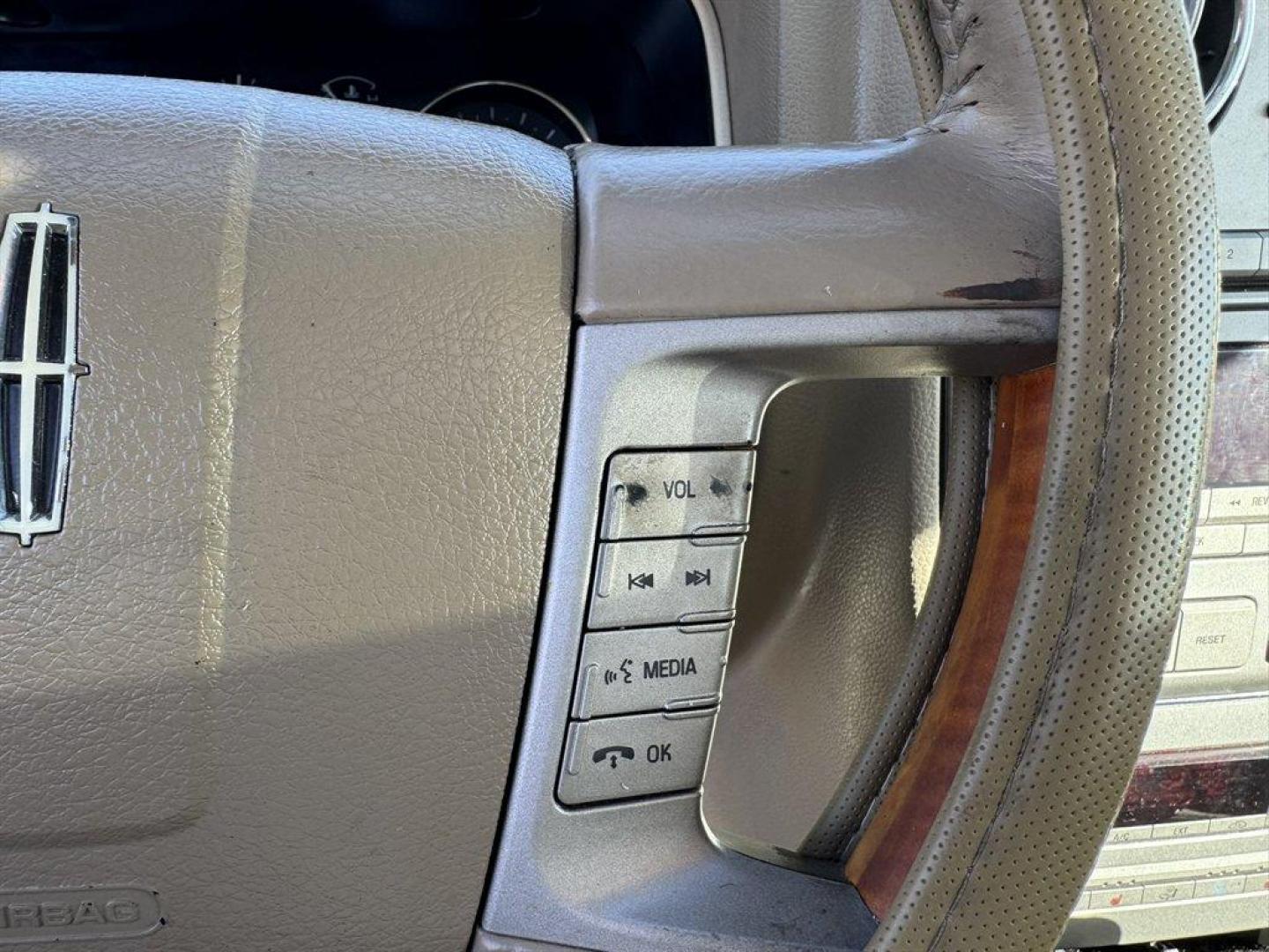 2008 Gold /Tan Lincoln MKZ (3LNHM26T38R) with an 3.5l V6 SFI Dohc 24v 3.5l engine, Automatic transmission, located at 745 East Steele Rd., West Columbia, SC, 29170, (803) 755-9148, 33.927212, -81.148483 - Photo#9