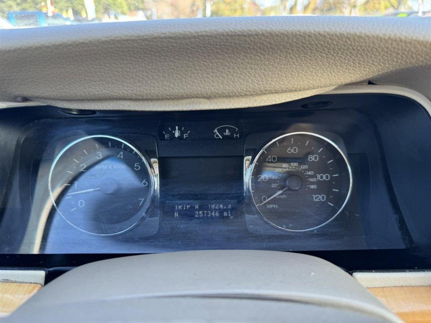 2008 Gold /Tan Lincoln MKZ (3LNHM26T38R) with an 3.5l V6 SFI Dohc 24v 3.5l engine, Automatic transmission, located at 745 East Steele Rd., West Columbia, SC, 29170, (803) 755-9148, 33.927212, -81.148483 - Photo#10