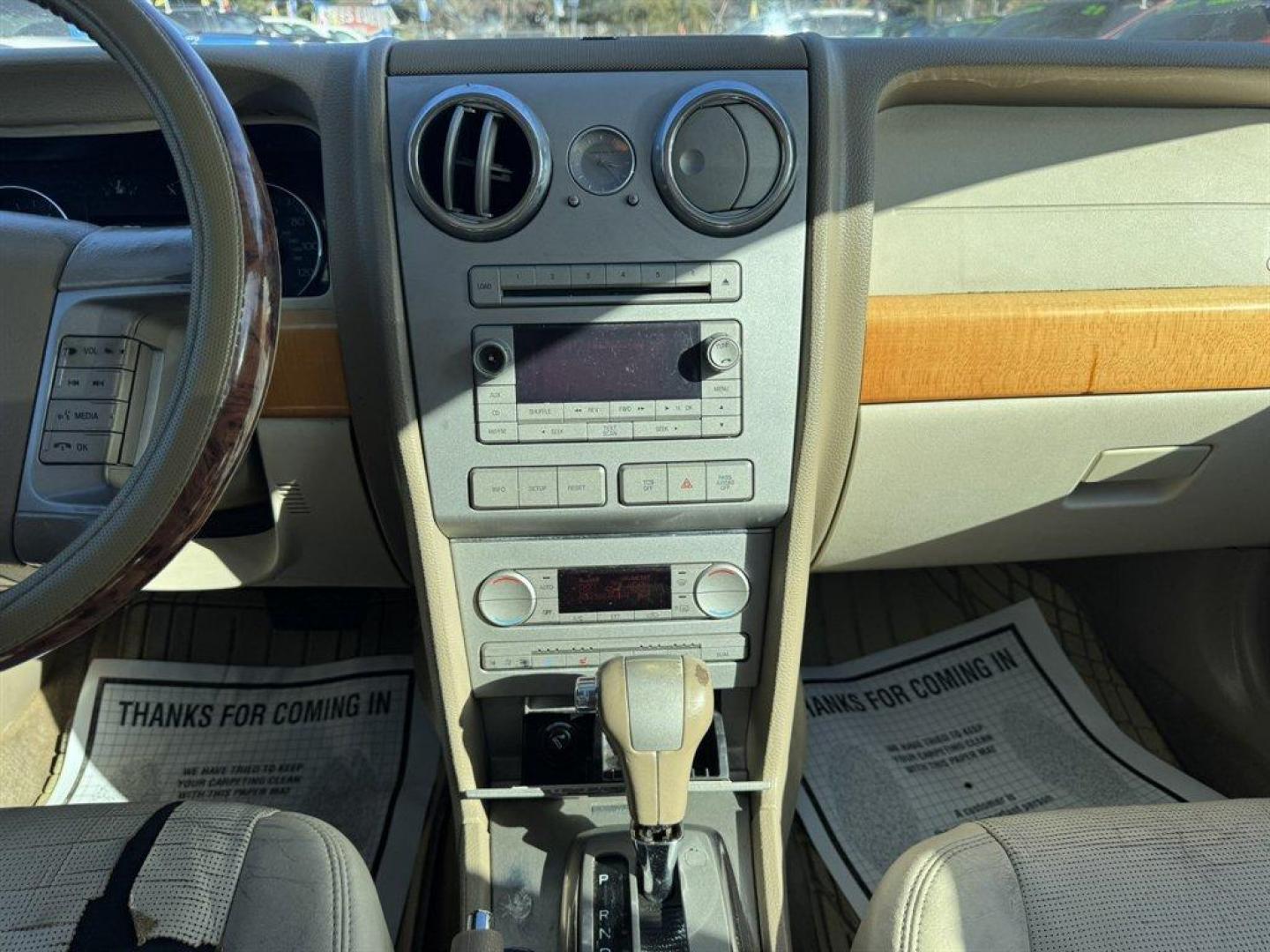 2008 Gold /Tan Lincoln MKZ (3LNHM26T38R) with an 3.5l V6 SFI Dohc 24v 3.5l engine, Automatic transmission, located at 745 East Steele Rd., West Columbia, SC, 29170, (803) 755-9148, 33.927212, -81.148483 - Photo#11