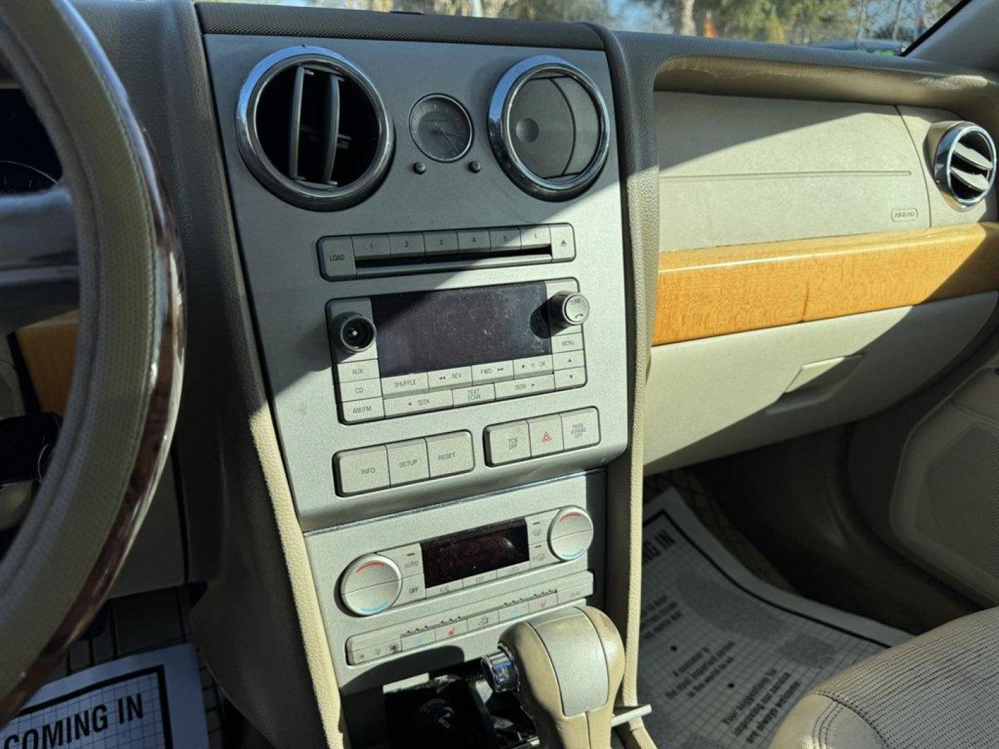 2008 Gold /Tan Lincoln MKZ (3LNHM26T38R) with an 3.5l V6 SFI Dohc 24v 3.5l engine, Automatic transmission, located at 745 East Steele Rd., West Columbia, SC, 29170, (803) 755-9148, 33.927212, -81.148483 - Photo#12