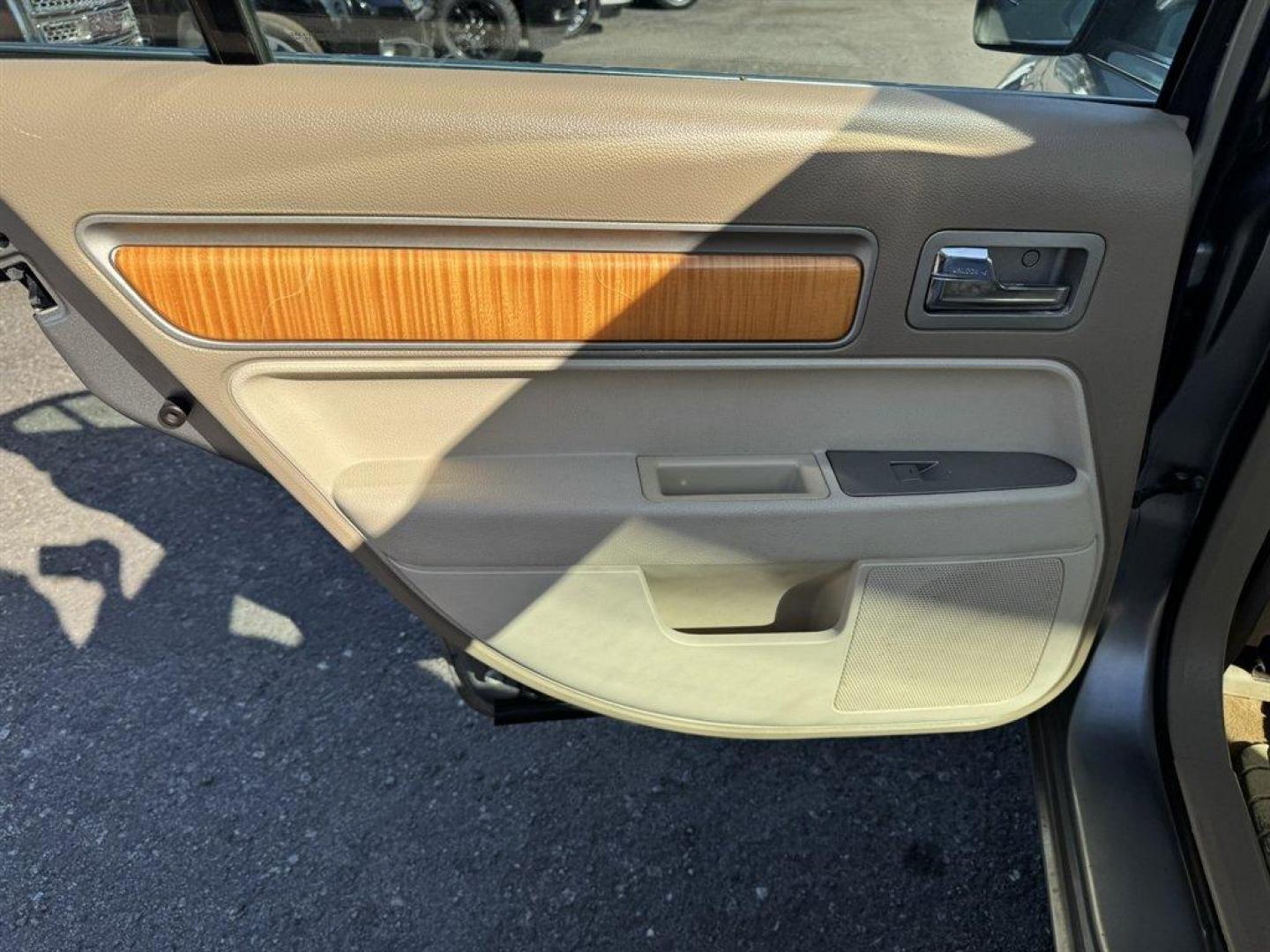 2008 Gold /Tan Lincoln MKZ (3LNHM26T38R) with an 3.5l V6 SFI Dohc 24v 3.5l engine, Automatic transmission, located at 745 East Steele Rd., West Columbia, SC, 29170, (803) 755-9148, 33.927212, -81.148483 - Photo#20