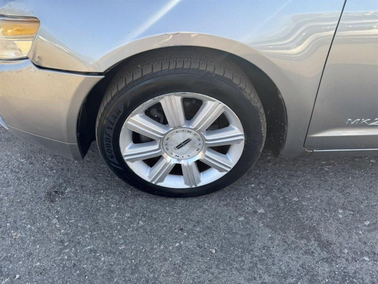 2008 Gold /Tan Lincoln MKZ (3LNHM26T38R) with an 3.5l V6 SFI Dohc 24v 3.5l engine, Automatic transmission, located at 745 East Steele Rd., West Columbia, SC, 29170, (803) 755-9148, 33.927212, -81.148483 - Photo#30