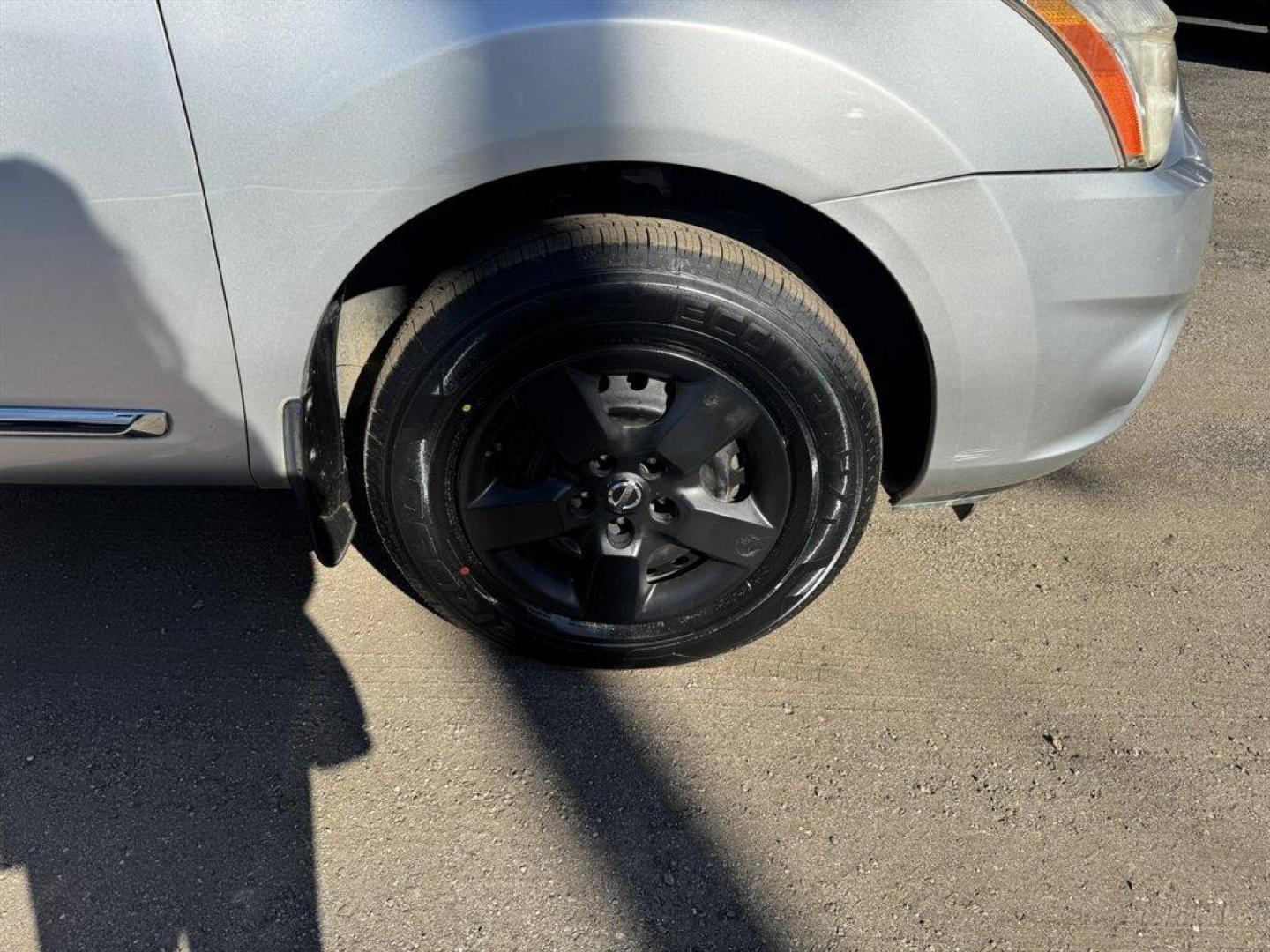 2011 Silver /Grey Nissan Rogue (JN8AS5MT8BW) with an 2.5l I-4 MPI Dohc 2.5l engine, Automatic transmission, located at 745 East Steele Rd., West Columbia, SC, 29170, (803) 755-9148, 33.927212, -81.148483 - Special Internet Price! 2011 Nissan Rogue - Photo#23