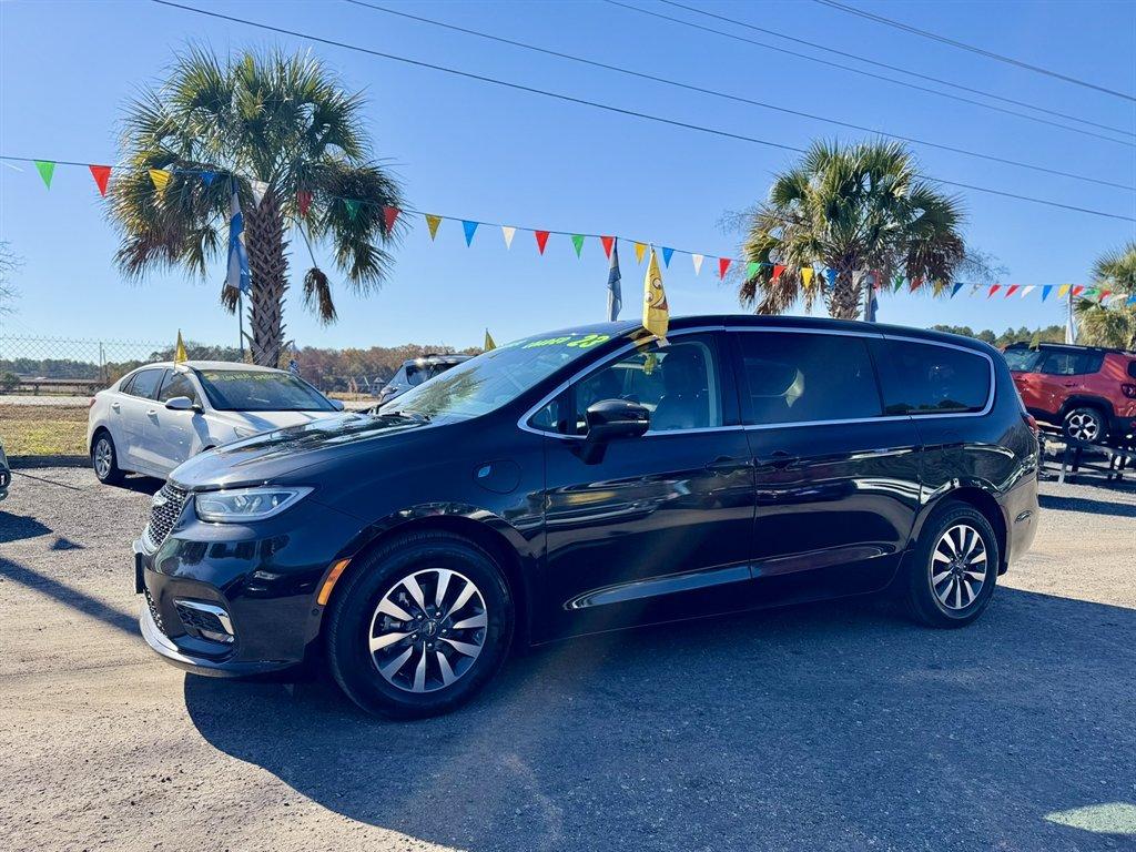 photo of 2023 Chrysler Pacifica 