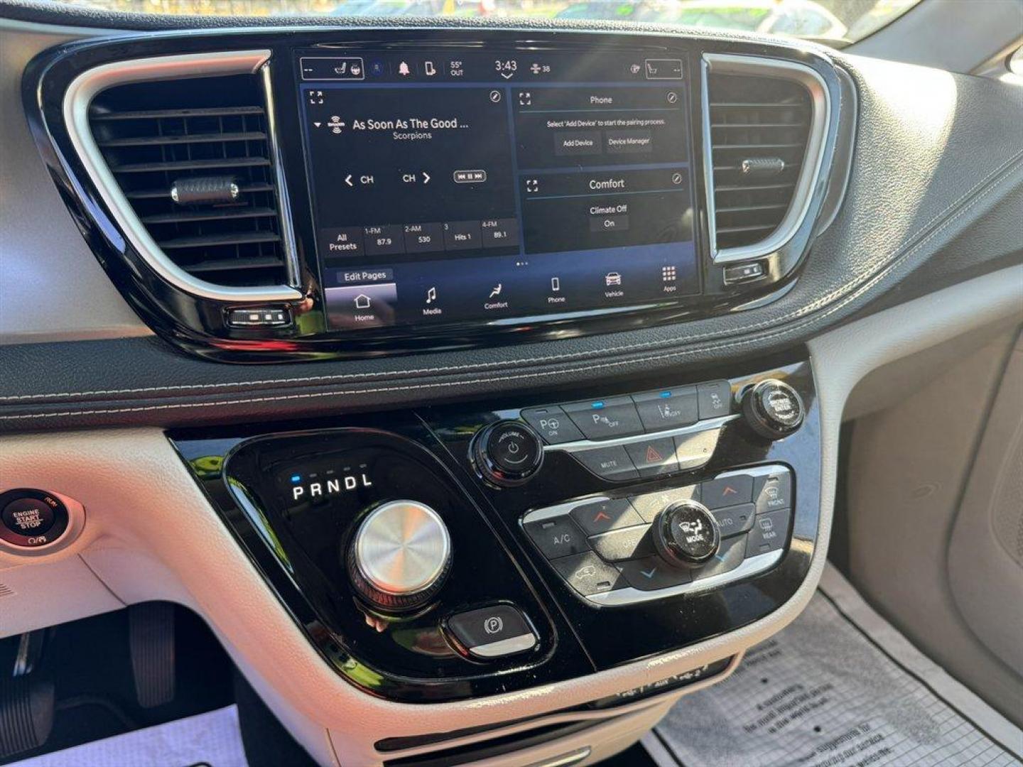 2023 Black /Black Chrysler Pacifica (2C4RC1L79PR) with an 3.6l V6 Smpi Dohc Phev 3. engine, Automatic transmission, located at 745 East Steele Rd., West Columbia, SC, 29170, (803) 755-9148, 33.927212, -81.148483 - Special Internet Price! 2023 Chrysler Pacifica - Photo#13