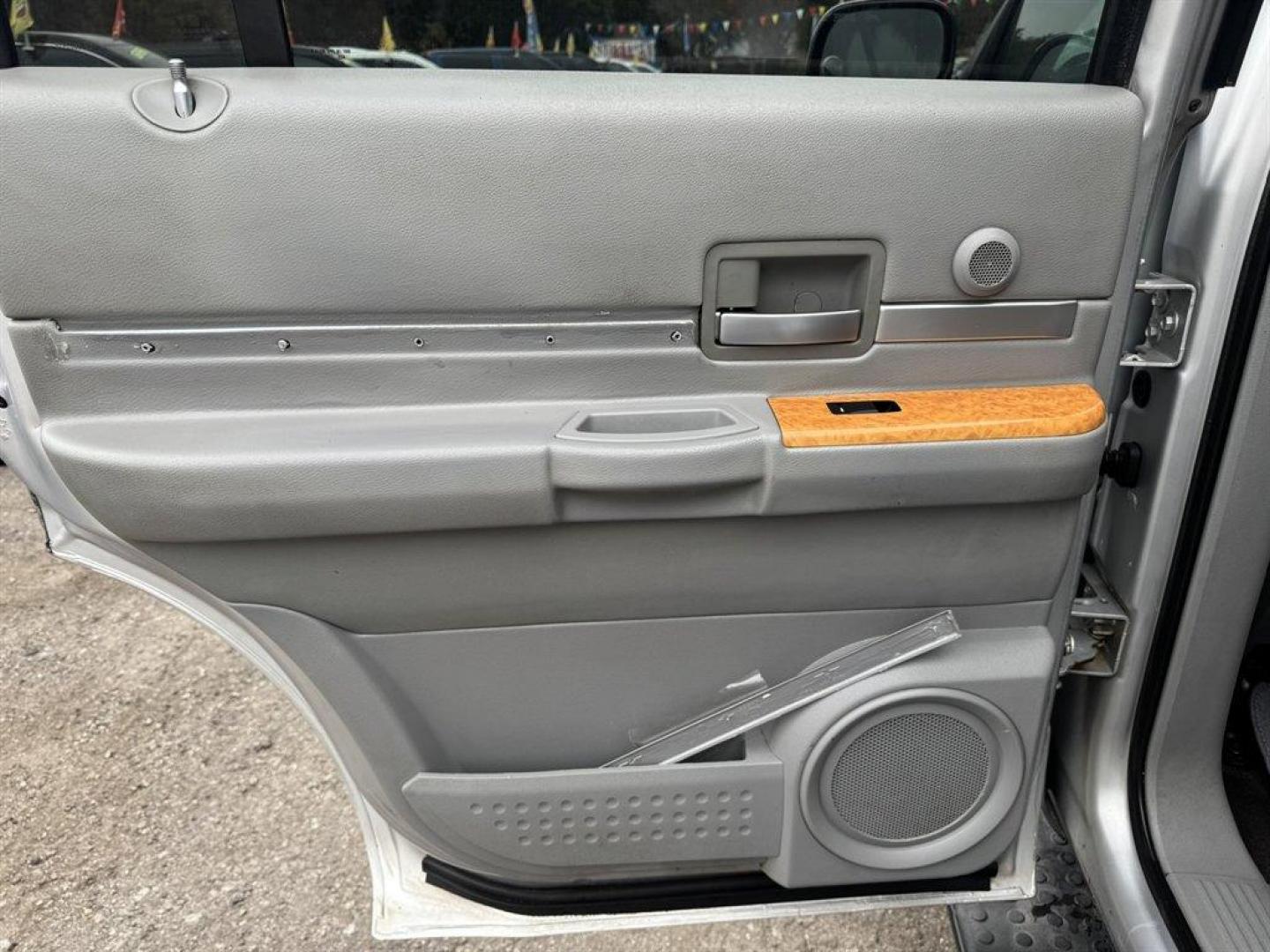 2007 Silver /Grey Chrysler Aspen (1A8HW582X7F) with an 5.7l V8 SFI Hemi 5.7l engine, Automatic transmission, located at 745 East Steele Rd., West Columbia, SC, 29170, (803) 755-9148, 33.927212, -81.148483 - Special Internet Price! 2007 Chrysler Aspen - Photo#19