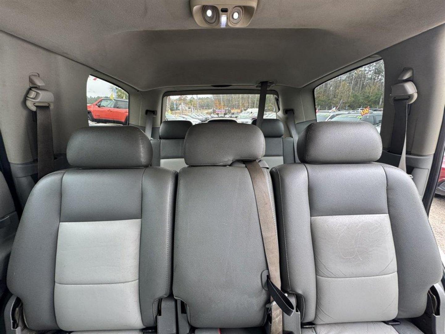 2007 Silver /Grey Chrysler Aspen (1A8HW582X7F) with an 5.7l V8 SFI Hemi 5.7l engine, Automatic transmission, located at 745 East Steele Rd., West Columbia, SC, 29170, (803) 755-9148, 33.927212, -81.148483 - Special Internet Price! 2007 Chrysler Aspen - Photo#21