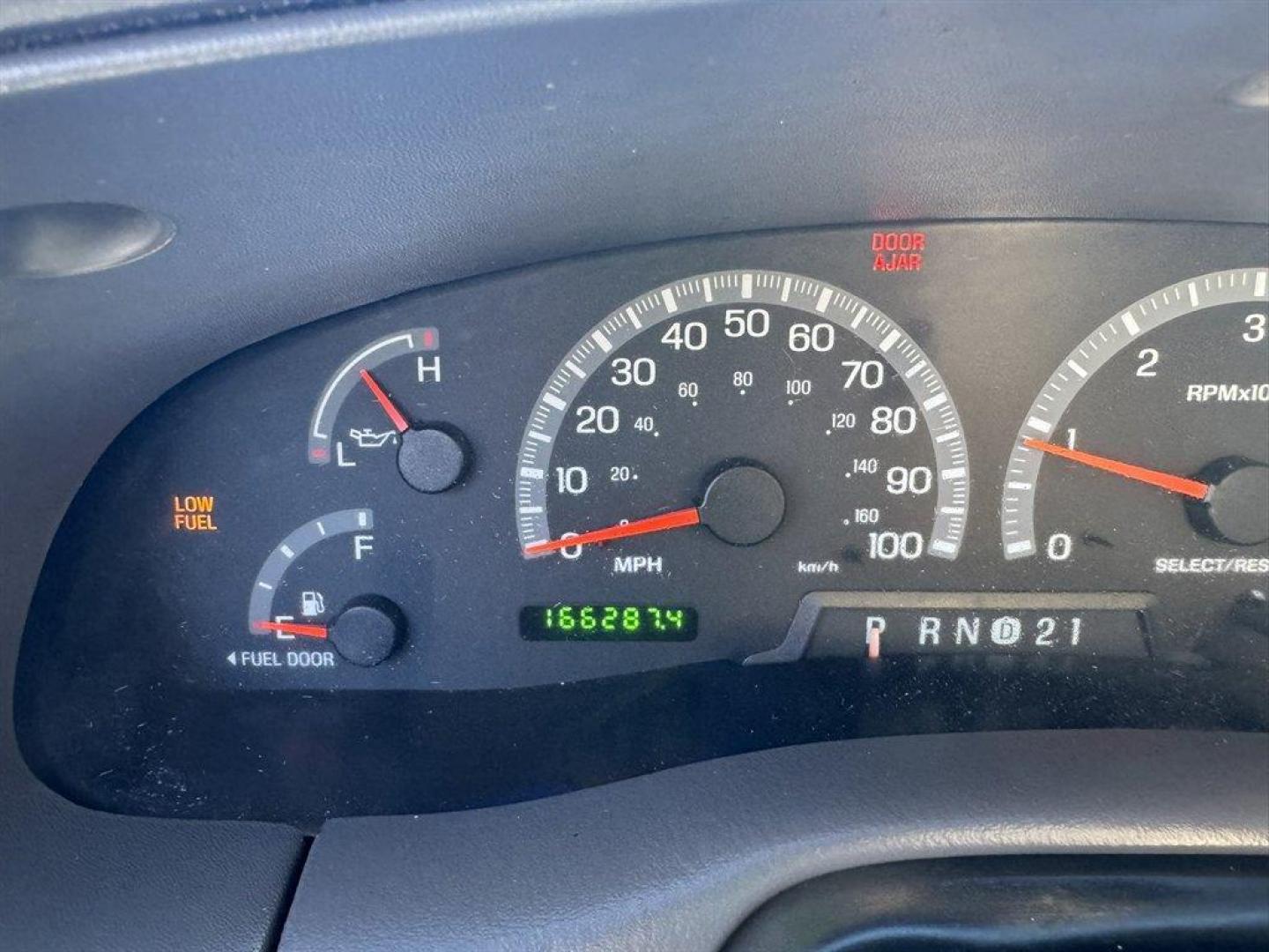 2001 Red Ford F150 (2FTRX08L21C) with an 5.4l V8 EFI Sohc 5.4l engine, Automatic transmission, located at 745 East Steele Rd., West Columbia, SC, 29170, (803) 755-9148, 33.927212, -81.148483 - Special Internet Price! 2001 Ford F150 - Photo#10