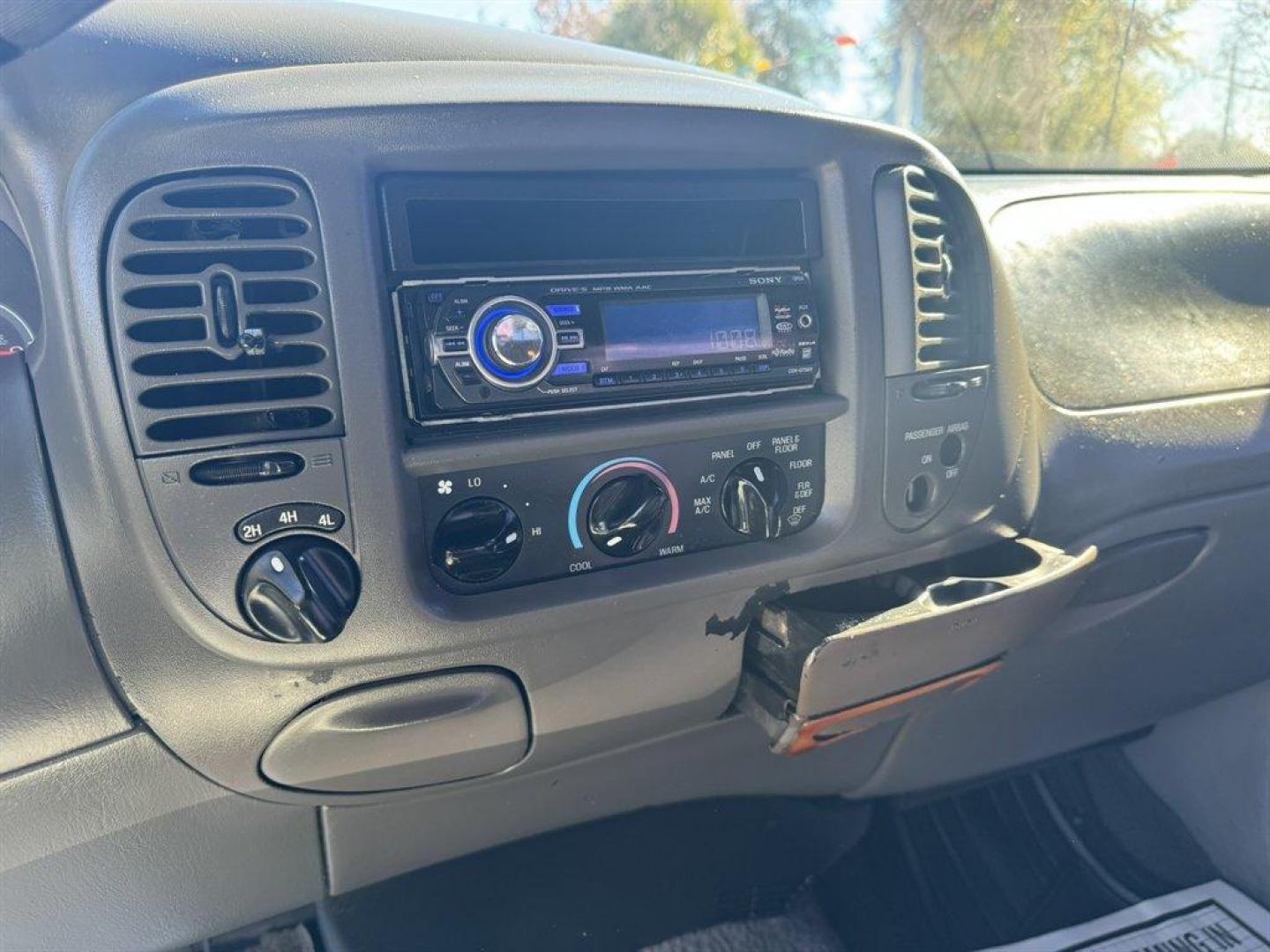 2001 Red Ford F150 (2FTRX08L21C) with an 5.4l V8 EFI Sohc 5.4l engine, Automatic transmission, located at 745 East Steele Rd., West Columbia, SC, 29170, (803) 755-9148, 33.927212, -81.148483 - Special Internet Price! 2001 Ford F150 - Photo#12