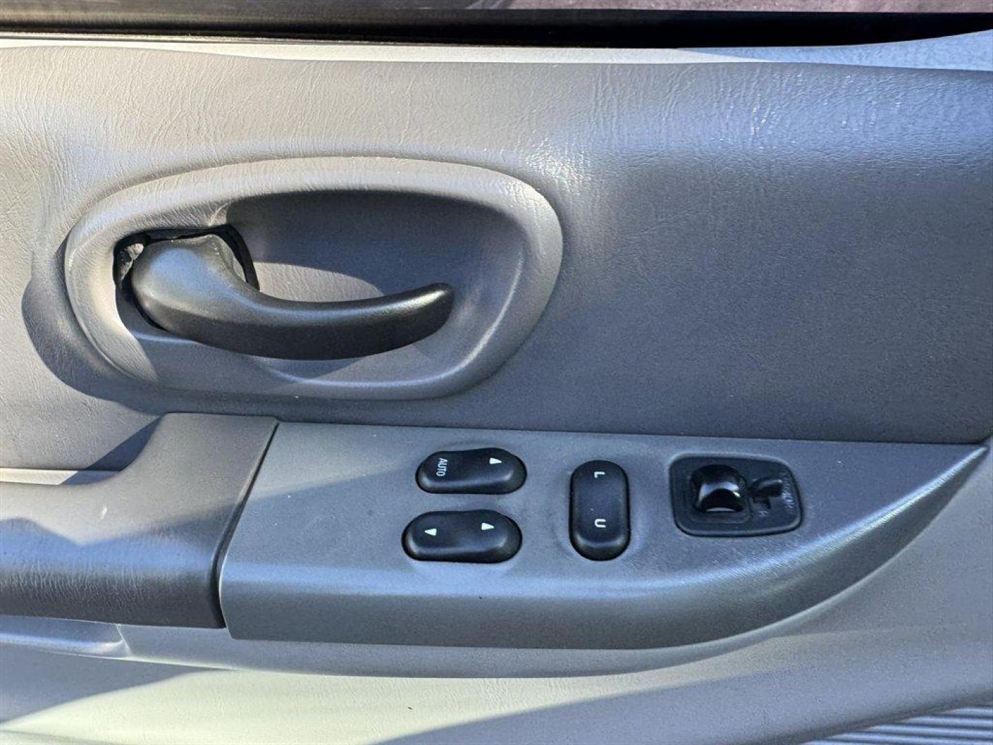 2001 Red Ford F150 (2FTRX08L21C) with an 5.4l V8 EFI Sohc 5.4l engine, Automatic transmission, located at 745 East Steele Rd., West Columbia, SC, 29170, (803) 755-9148, 33.927212, -81.148483 - Special Internet Price! 2001 Ford F150 - Photo#15