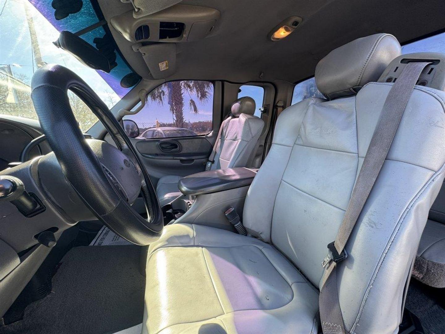 2001 Red Ford F150 (2FTRX08L21C) with an 5.4l V8 EFI Sohc 5.4l engine, Automatic transmission, located at 745 East Steele Rd., West Columbia, SC, 29170, (803) 755-9148, 33.927212, -81.148483 - Special Internet Price! 2001 Ford F150 - Photo#16