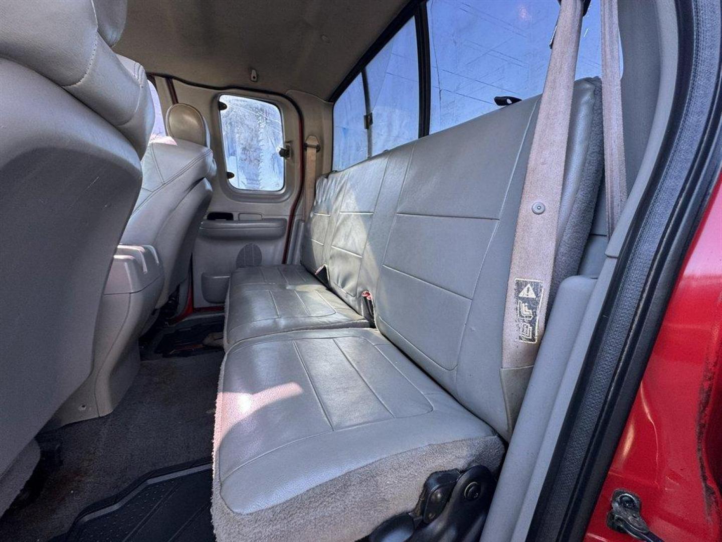 2001 Red Ford F150 (2FTRX08L21C) with an 5.4l V8 EFI Sohc 5.4l engine, Automatic transmission, located at 745 East Steele Rd., West Columbia, SC, 29170, (803) 755-9148, 33.927212, -81.148483 - Special Internet Price! 2001 Ford F150 - Photo#18