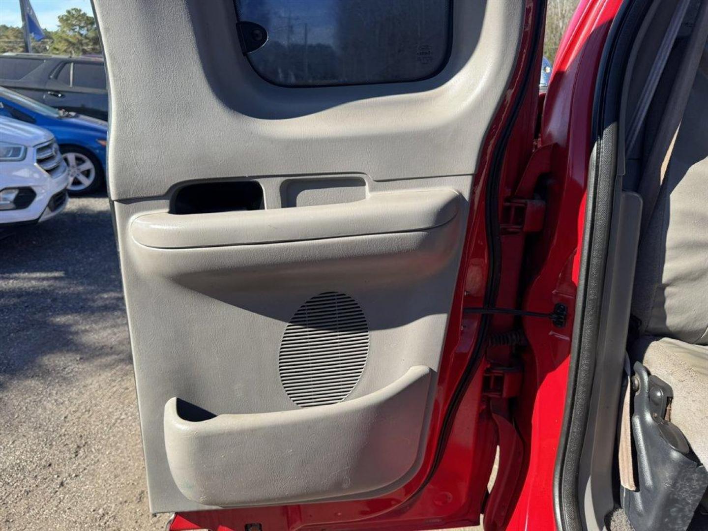 2001 Red Ford F150 (2FTRX08L21C) with an 5.4l V8 EFI Sohc 5.4l engine, Automatic transmission, located at 745 East Steele Rd., West Columbia, SC, 29170, (803) 755-9148, 33.927212, -81.148483 - Special Internet Price! 2001 Ford F150 - Photo#19