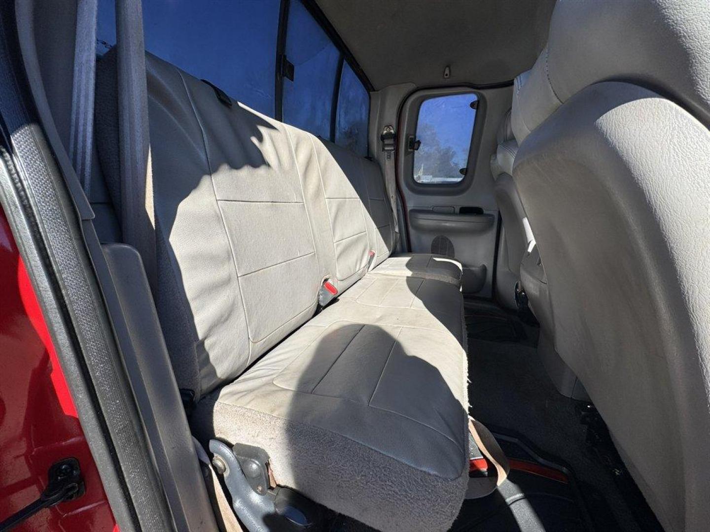 2001 Red Ford F150 (2FTRX08L21C) with an 5.4l V8 EFI Sohc 5.4l engine, Automatic transmission, located at 745 East Steele Rd., West Columbia, SC, 29170, (803) 755-9148, 33.927212, -81.148483 - Special Internet Price! 2001 Ford F150 - Photo#20