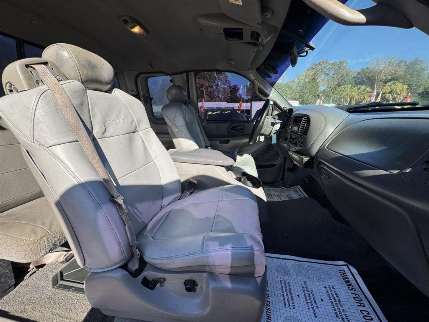 2001 Red Ford F150 (2FTRX08L21C) with an 5.4l V8 EFI Sohc 5.4l engine, Automatic transmission, located at 745 East Steele Rd., West Columbia, SC, 29170, (803) 755-9148, 33.927212, -81.148483 - Special Internet Price! 2001 Ford F150 - Photo#22