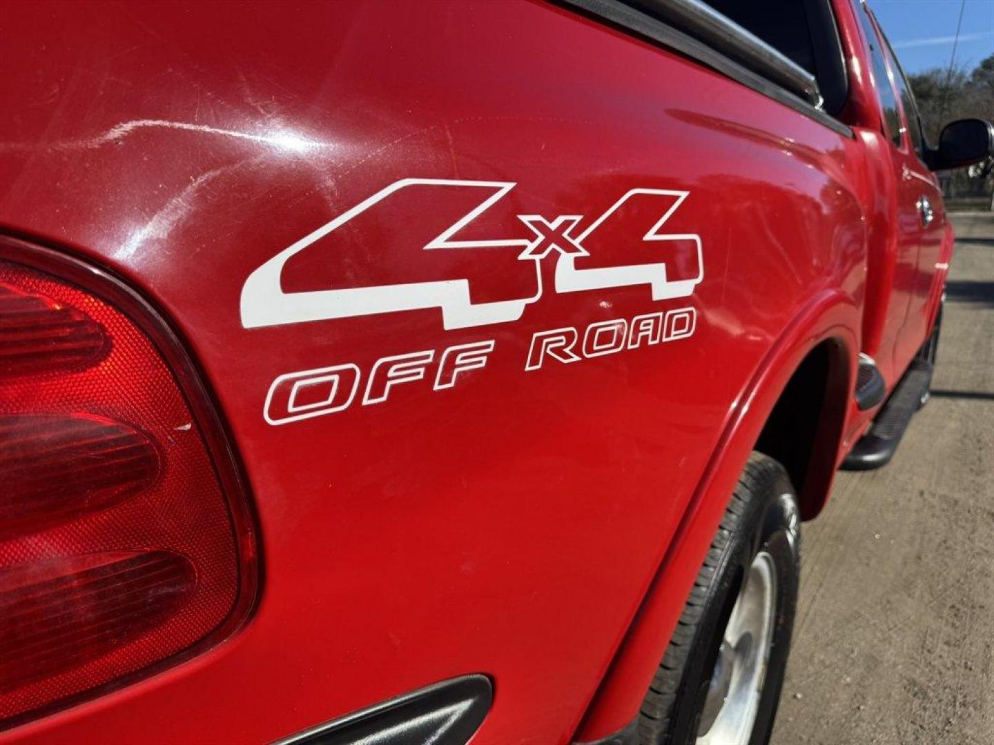 2001 Red Ford F150 (2FTRX08L21C) with an 5.4l V8 EFI Sohc 5.4l engine, Automatic transmission, located at 745 East Steele Rd., West Columbia, SC, 29170, (803) 755-9148, 33.927212, -81.148483 - Special Internet Price! 2001 Ford F150 - Photo#26