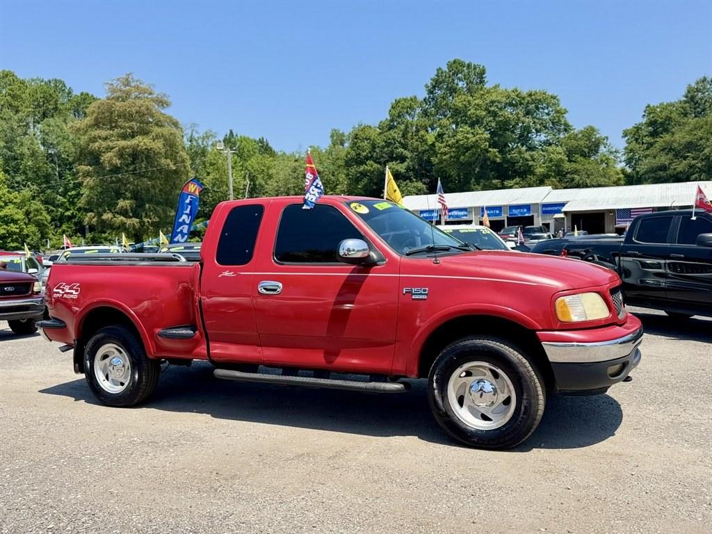 2001 Red /Grey Ford F150 (2FTRX08L21C) with an 5.4l V8 EFI Sohc 5.4l engine, Automatic transmission, located at 745 East Steele Rd., West Columbia, SC, 29170, (803) 755-9148, 33.927212, -81.148483- Photo#2