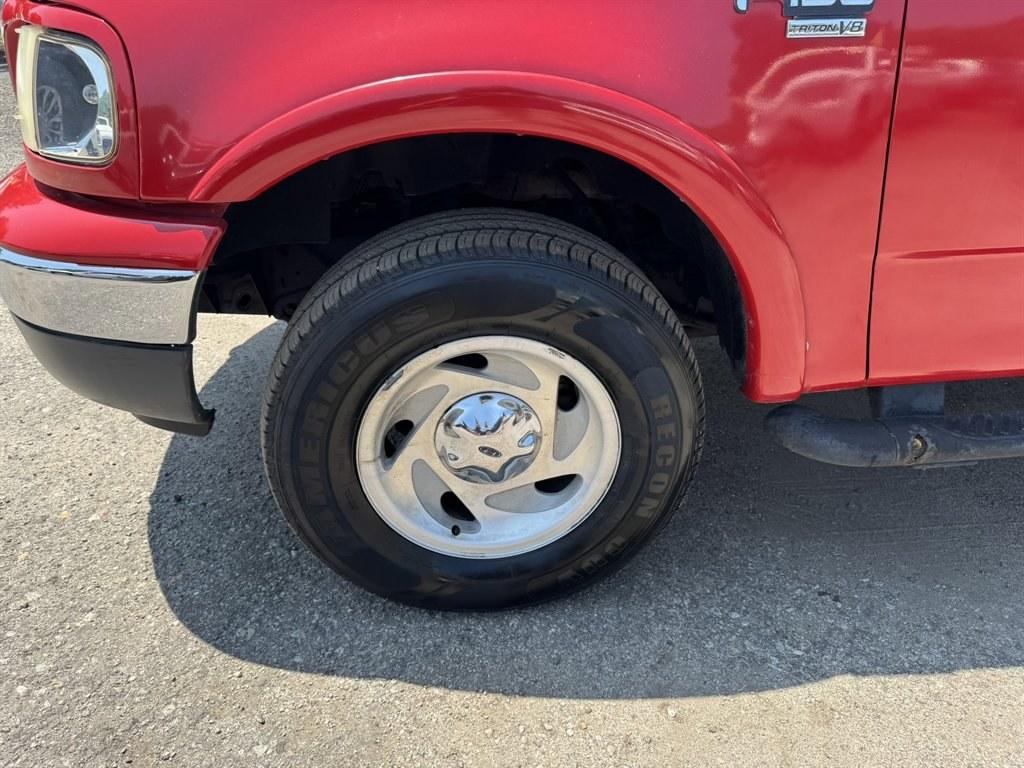 2001 Red /Grey Ford F150 (2FTRX08L21C) with an 5.4l V8 EFI Sohc 5.4l engine, Automatic transmission, located at 745 East Steele Rd., West Columbia, SC, 29170, (803) 755-9148, 33.927212, -81.148483- Photo#29