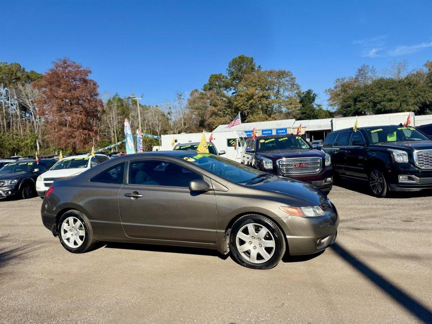 2007 Grey /Grey Honda Civic (2HGFG126X7H) with an 1.8l I-4 MPI Sohc 1.8l engine, Automatic transmission, located at 745 East Steele Rd., West Columbia, SC, 29170, (803) 755-9148, 33.927212, -81.148483 - Special Internet Price! 2007 Honda Civic - Photo#2