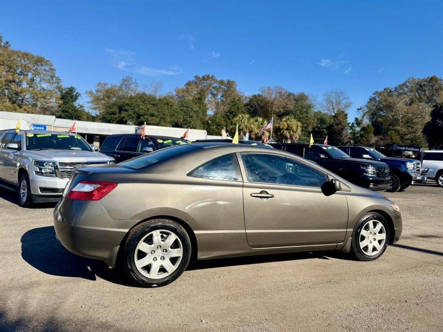 2007 Grey /Grey Honda Civic (2HGFG126X7H) with an 1.8l I-4 MPI Sohc 1.8l engine, Automatic transmission, located at 745 East Steele Rd., West Columbia, SC, 29170, (803) 755-9148, 33.927212, -81.148483 - Special Internet Price! 2007 Honda Civic - Photo#3