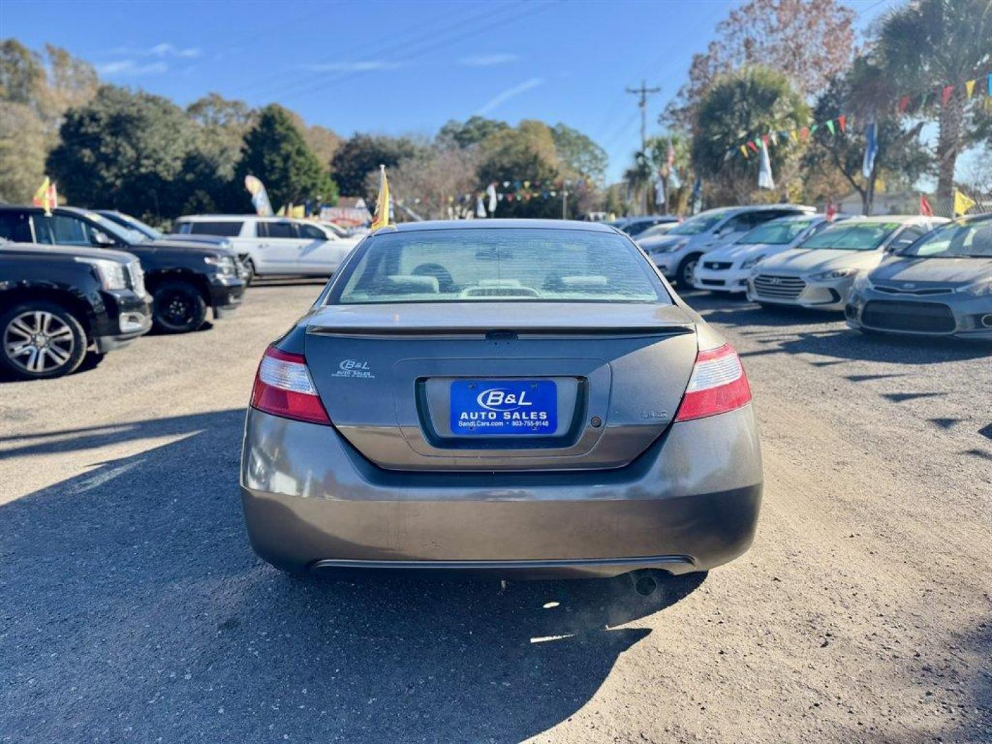 2007 Grey /Grey Honda Civic (2HGFG126X7H) with an 1.8l I-4 MPI Sohc 1.8l engine, Automatic transmission, located at 745 East Steele Rd., West Columbia, SC, 29170, (803) 755-9148, 33.927212, -81.148483 - Special Internet Price! 2007 Honda Civic - Photo#4