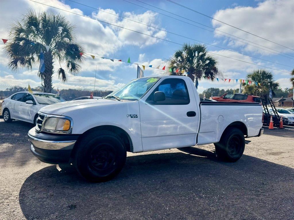 2000 White /Grey Ford F150 (1FTZF1726YN) with an 4.2l V6 SPI 4.2l engine, Manual transmission, located at 745 East Steele Rd., West Columbia, SC, 29170, (803) 755-9148, 33.927212, -81.148483 - Photo#0