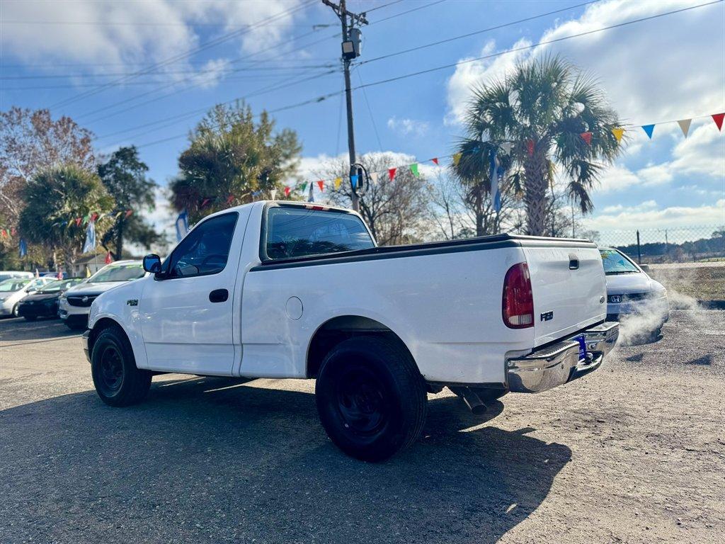 2000 White /Grey Ford F150 (1FTZF1726YN) with an 4.2l V6 SPI 4.2l engine, Manual transmission, located at 745 East Steele Rd., West Columbia, SC, 29170, (803) 755-9148, 33.927212, -81.148483 - Photo#5