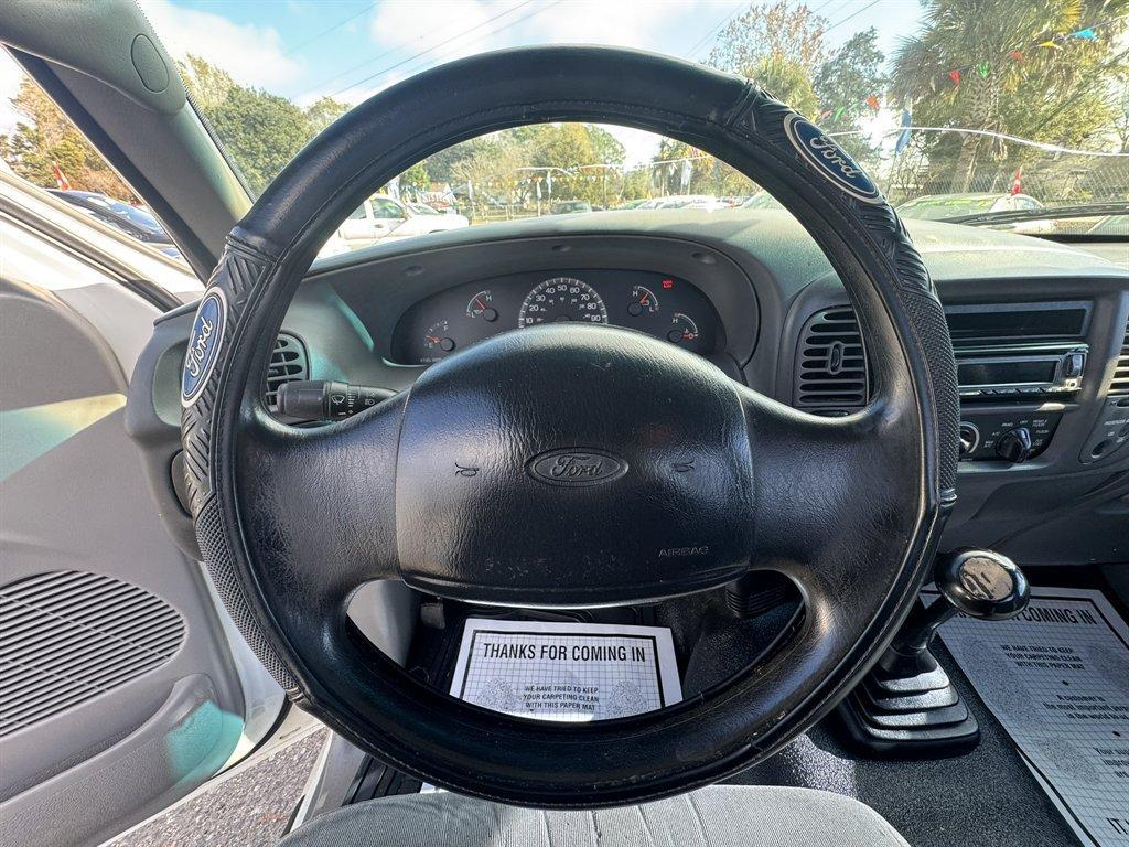 2000 White /Grey Ford F150 (1FTZF1726YN) with an 4.2l V6 SPI 4.2l engine, Manual transmission, located at 745 East Steele Rd., West Columbia, SC, 29170, (803) 755-9148, 33.927212, -81.148483 - Photo#7