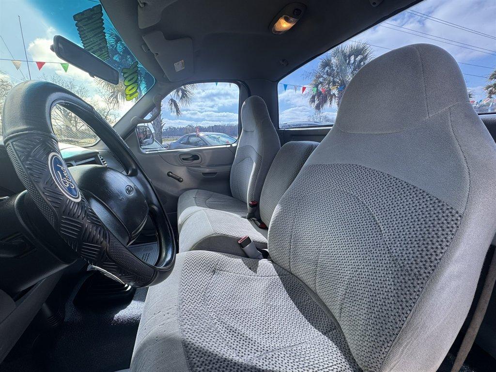 2000 White /Grey Ford F150 (1FTZF1726YN) with an 4.2l V6 SPI 4.2l engine, Manual transmission, located at 745 East Steele Rd., West Columbia, SC, 29170, (803) 755-9148, 33.927212, -81.148483 - Photo#13