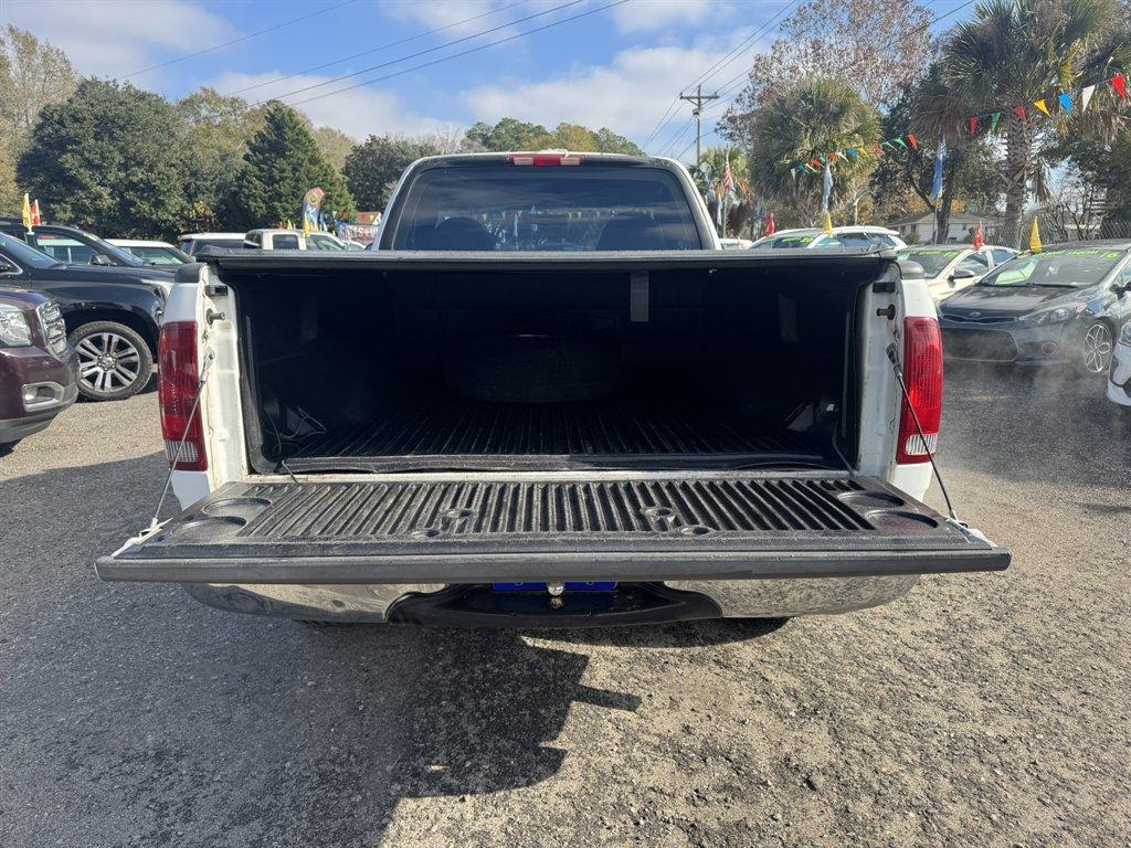 2000 White /Grey Ford F150 (1FTZF1726YN) with an 4.2l V6 SPI 4.2l engine, Manual transmission, located at 745 East Steele Rd., West Columbia, SC, 29170, (803) 755-9148, 33.927212, -81.148483 - Photo#16
