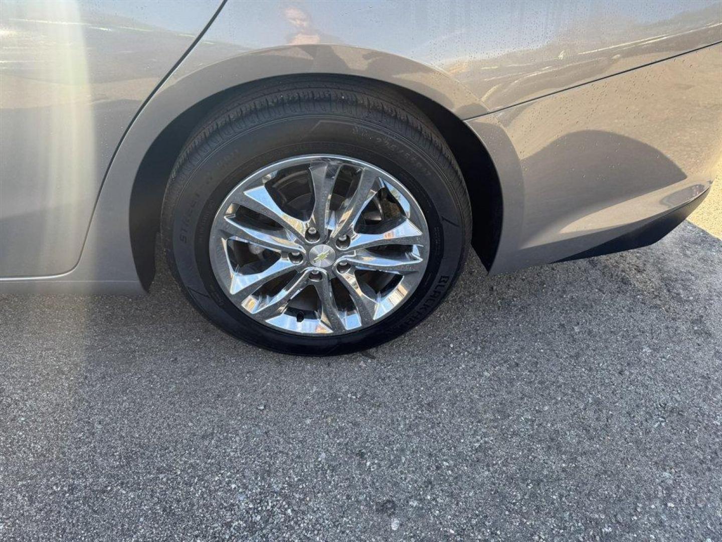 2018 Bronze /Black Chevrolet Malibu (1G1ZD5ST8JF) with an 1.5l I-4 DI Dohc T/C 1.5l engine, Automatic transmission, located at 745 East Steele Rd., West Columbia, SC, 29170, (803) 755-9148, 33.927212, -81.148483 - Photo#28