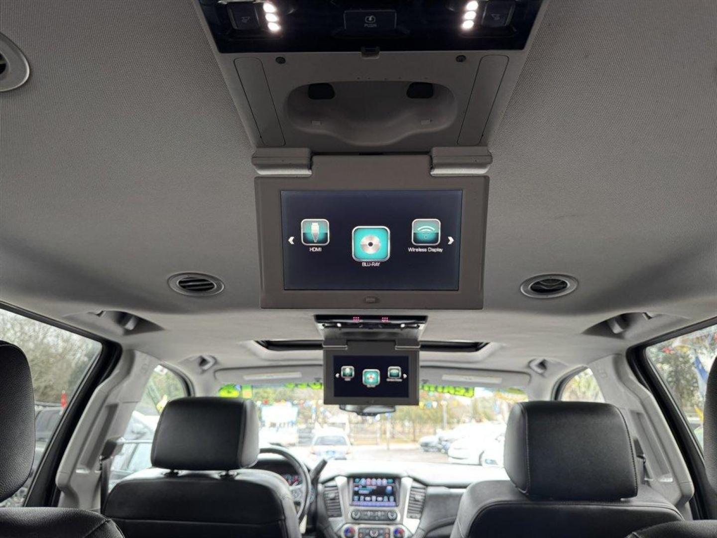 2018 Black /Black Chevrolet Suburban (1GNSKHKCXJR) with an 5.3l V8 DI VVT Flex 5.3l engine, Automatic transmission, located at 745 East Steele Rd., West Columbia, SC, 29170, (803) 755-9148, 33.927212, -81.148483 - Photo#25