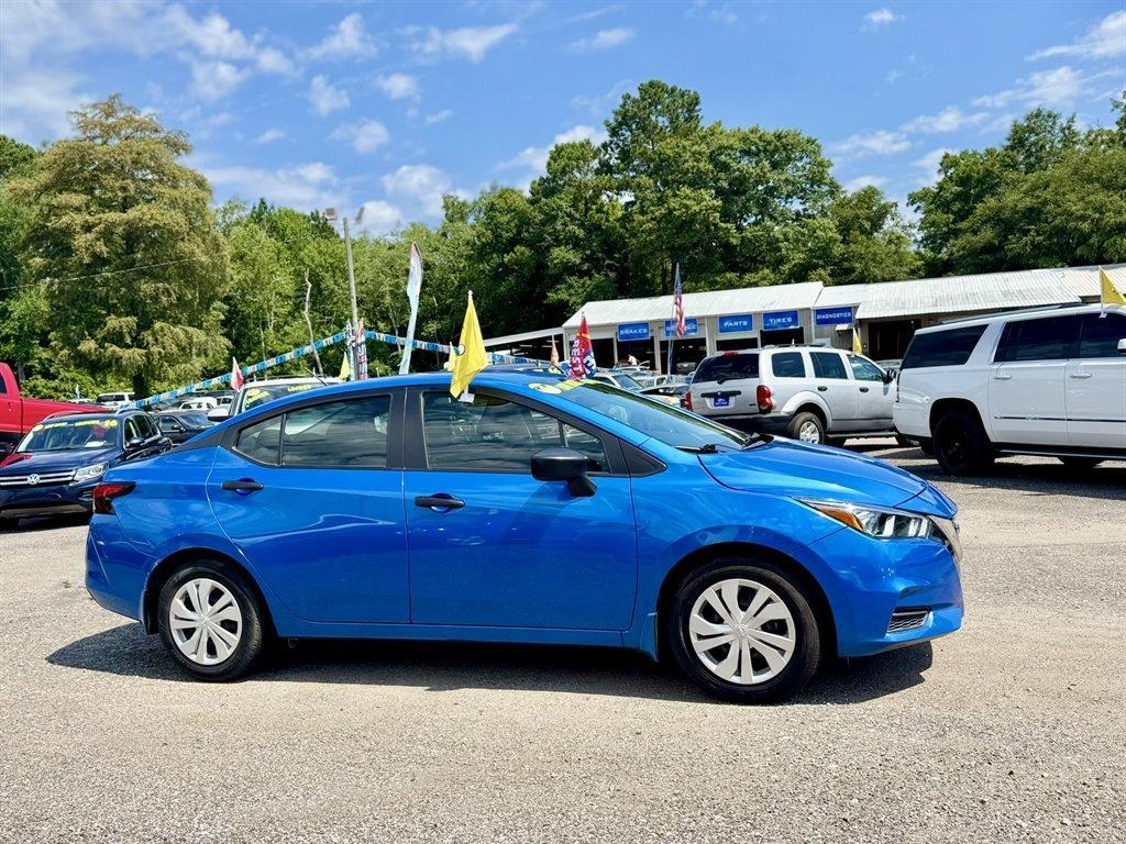 2021 Blue /Black Nissan Versa (3N1CN8DV8ML) with an 1.6l I-4 Smpi Dohc Cvtcs engine, Automatic transmission, located at 745 East Steele Rd., West Columbia, SC, 29170, (803) 755-9148, 33.927212, -81.148483- Photo#2