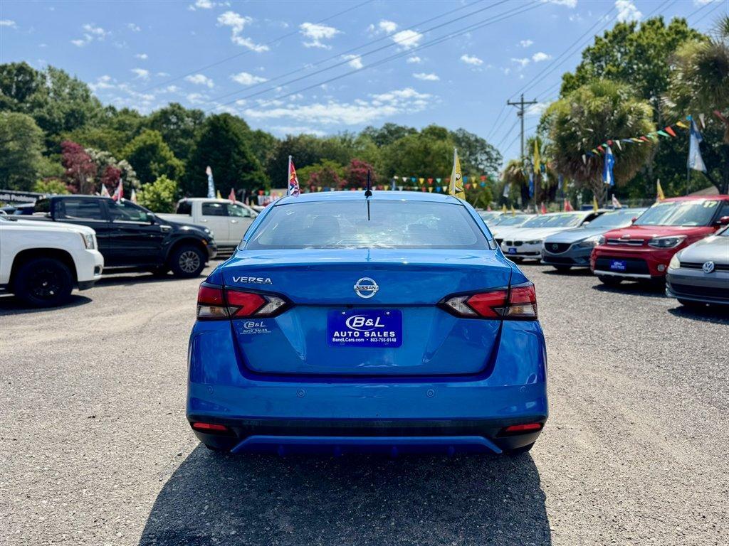2021 Blue /Black Nissan Versa (3N1CN8DV8ML) with an 1.6l I-4 Smpi Dohc Cvtcs engine, Automatic transmission, located at 745 East Steele Rd., West Columbia, SC, 29170, (803) 755-9148, 33.927212, -81.148483- Photo#4