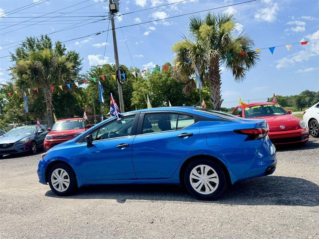 2021 Blue /Black Nissan Versa (3N1CN8DV8ML) with an 1.6l I-4 Smpi Dohc Cvtcs engine, Automatic transmission, located at 745 East Steele Rd., West Columbia, SC, 29170, (803) 755-9148, 33.927212, -81.148483- Photo#5