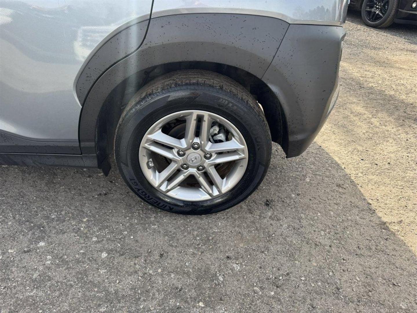 2021 Silver /Black Hyundai Kona (KM8K12AA8MU) with an 2.0l I-4 MPI Dohc 2.0l engine, Automatic transmission, located at 745 East Steele Rd., West Columbia, SC, 29170, (803) 755-9148, 33.927212, -81.148483 - Photo#27