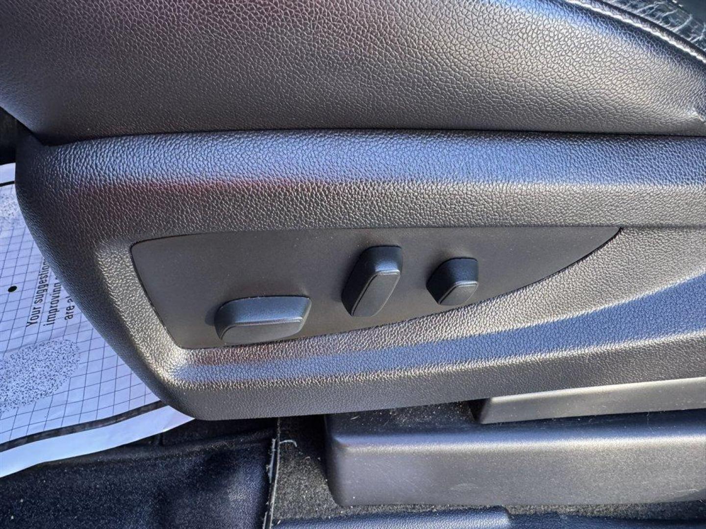 2016 Grey /Black Chevrolet Suburban (1GNSKHKC5GR) with an 5.3l V8 DI VVT Flex 5.3l engine, Automatic transmission, located at 745 East Steele Rd., West Columbia, SC, 29170, (803) 755-9148, 33.927212, -81.148483 - Photo#22