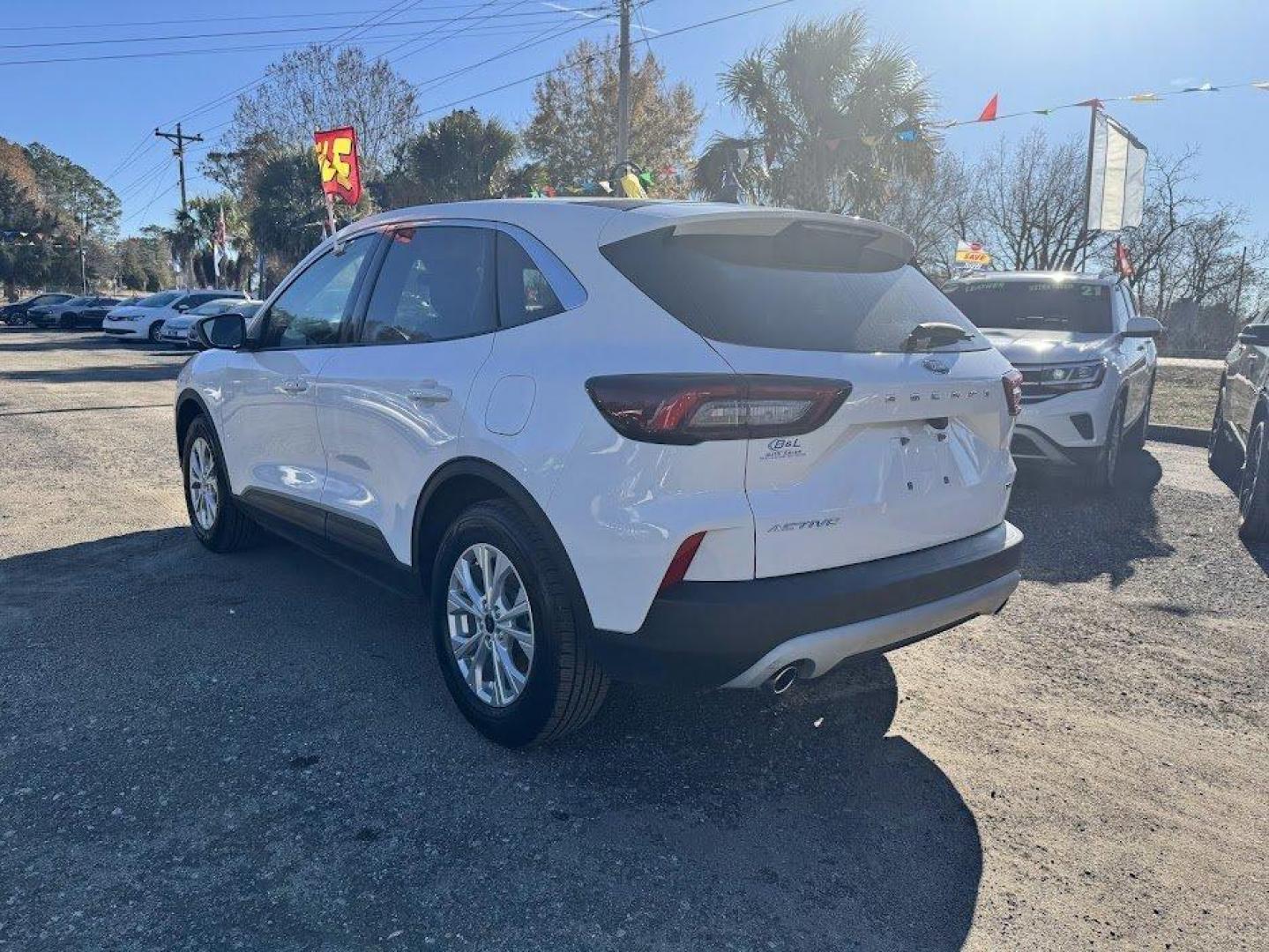 2023 White Ford Escape (1FMCU0GZ7PU) with an 2.5l I-4 Smpi Dohc Hybrd engine, located at 745 East Steele Rd., West Columbia, SC, 29170, (803) 755-9148, 33.927212, -81.148483 - Internet Special - 2023 Ford Escape Active Hybrid - Photo#1