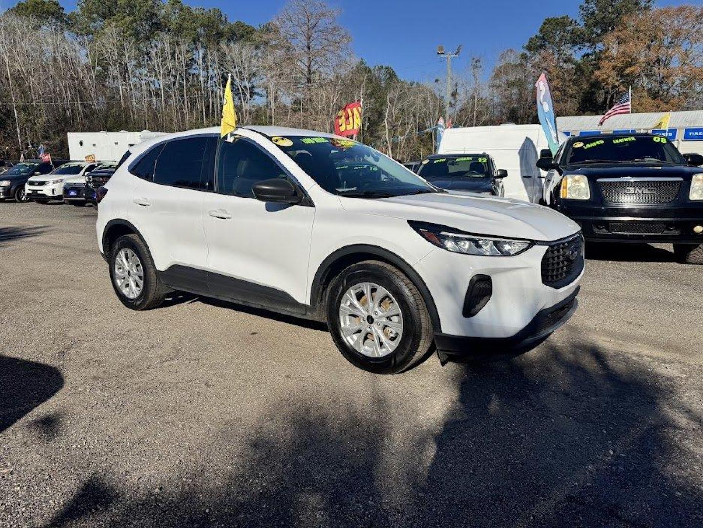 2023 White Ford Escape (1FMCU0GZ7PU) with an 2.5l I-4 Smpi Dohc Hybrd engine, located at 745 East Steele Rd., West Columbia, SC, 29170, (803) 755-9148, 33.927212, -81.148483 - Internet Special - 2023 Ford Escape Active Hybrid - Photo#2