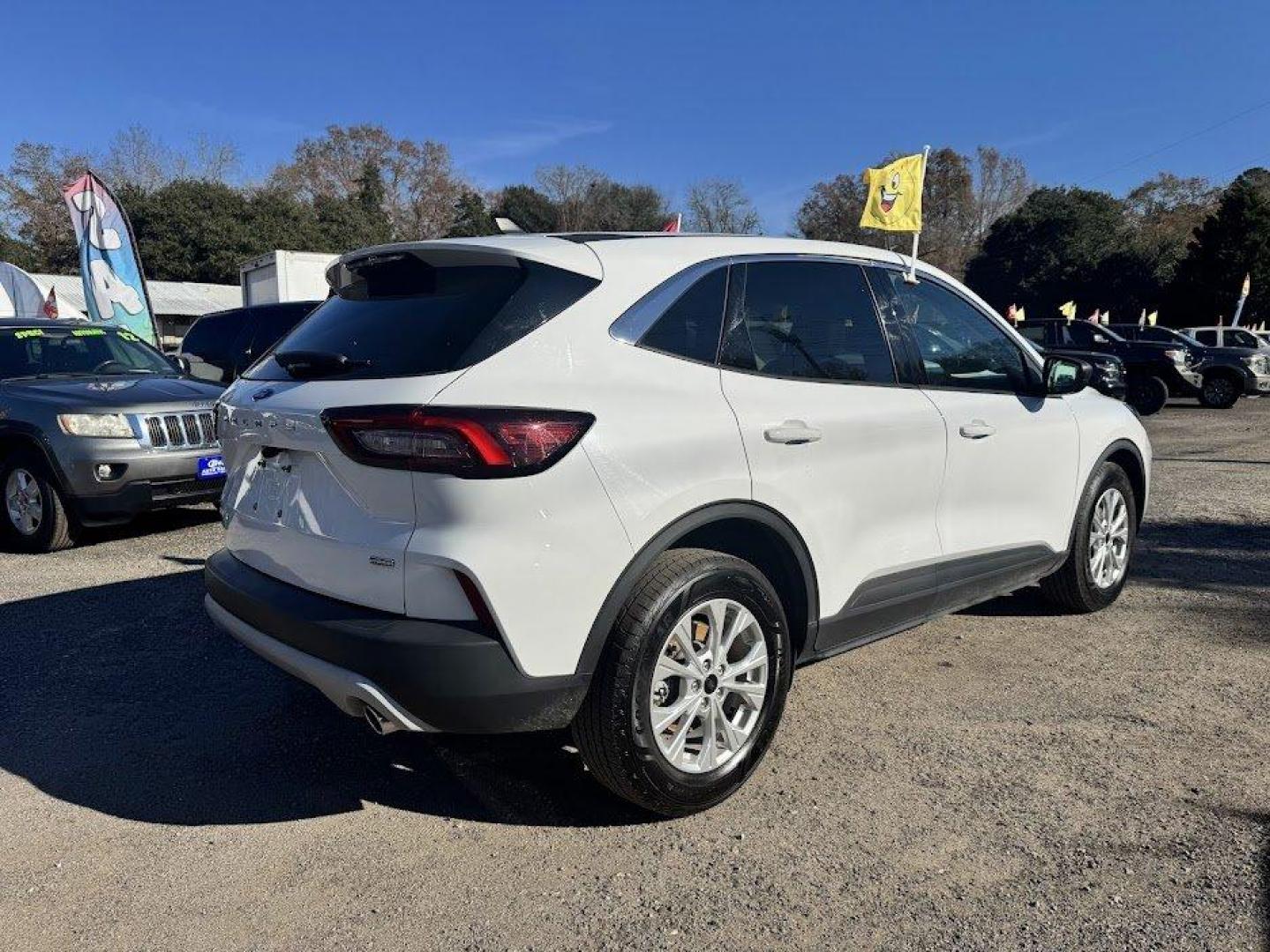 2023 White Ford Escape (1FMCU0GZ7PU) with an 2.5l I-4 Smpi Dohc Hybrd engine, located at 745 East Steele Rd., West Columbia, SC, 29170, (803) 755-9148, 33.927212, -81.148483 - Internet Special - 2023 Ford Escape Active Hybrid - Photo#3