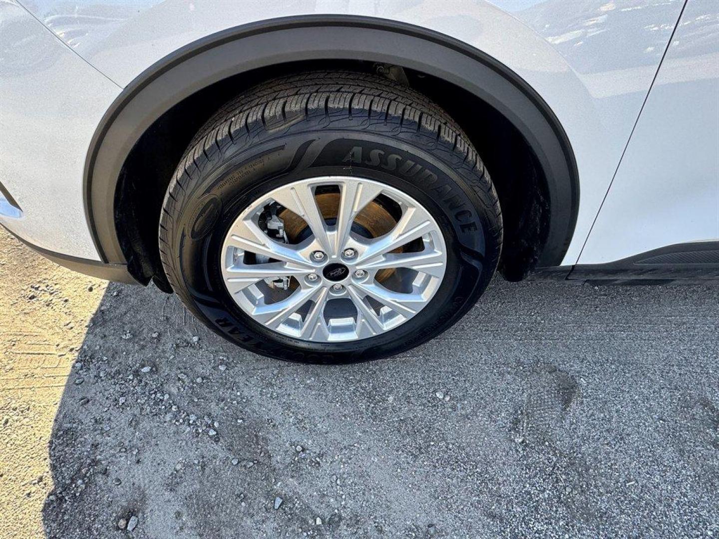 2023 White Ford Escape (1FMCU0GZ7PU) with an 2.5l I-4 Smpi Dohc Hybrd engine, located at 745 East Steele Rd., West Columbia, SC, 29170, (803) 755-9148, 33.927212, -81.148483 - Internet Special - 2023 Ford Escape Active Hybrid - Photo#25